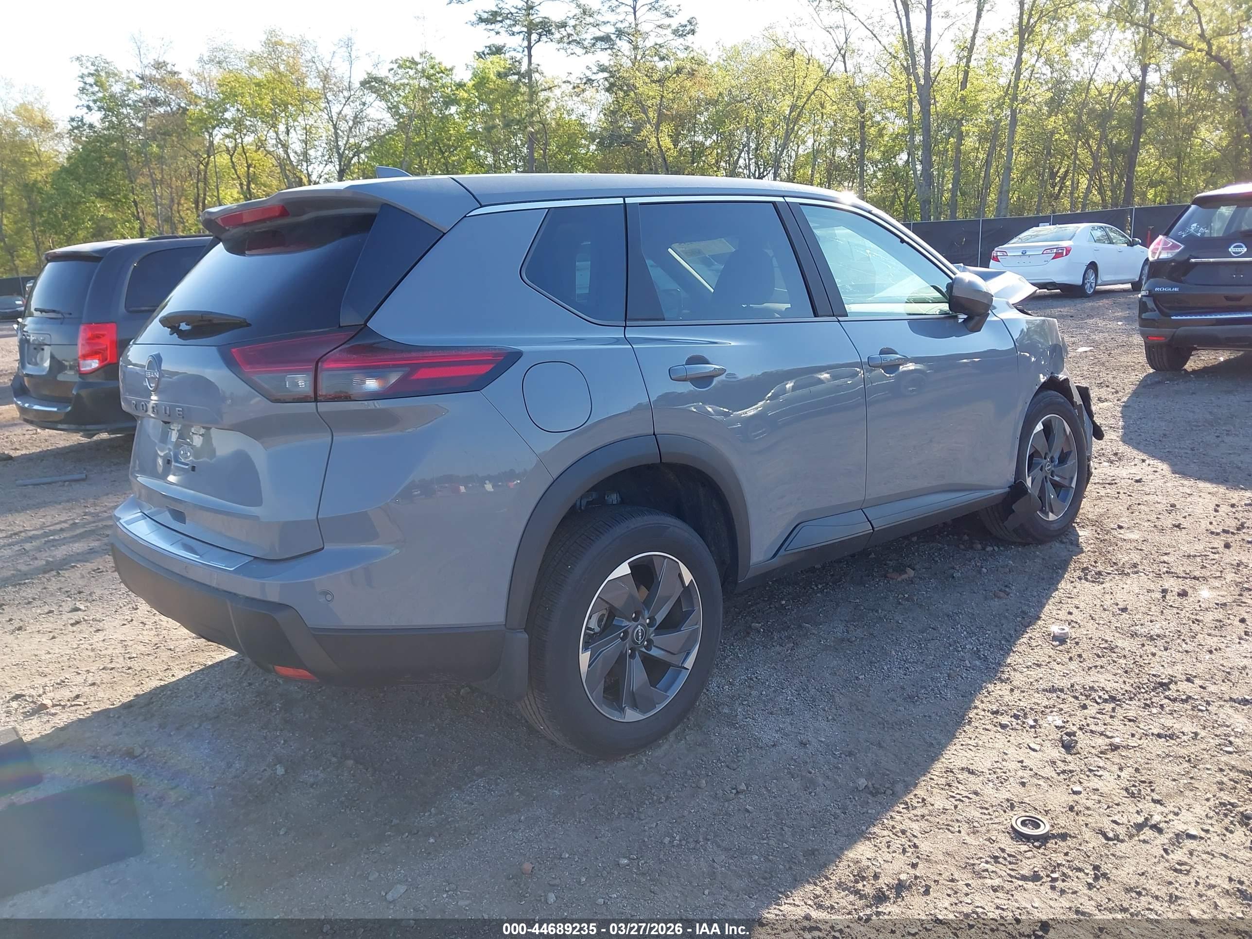 NISSAN ROGUE image 4