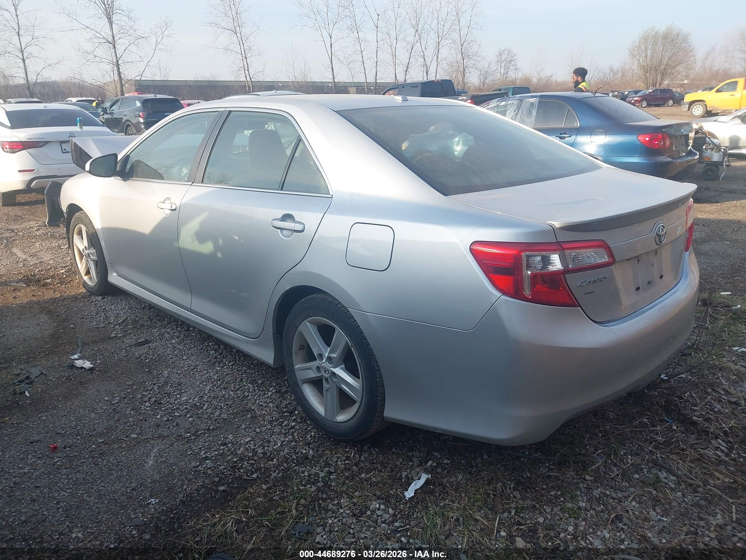 TOYOTA CAMRY image 3