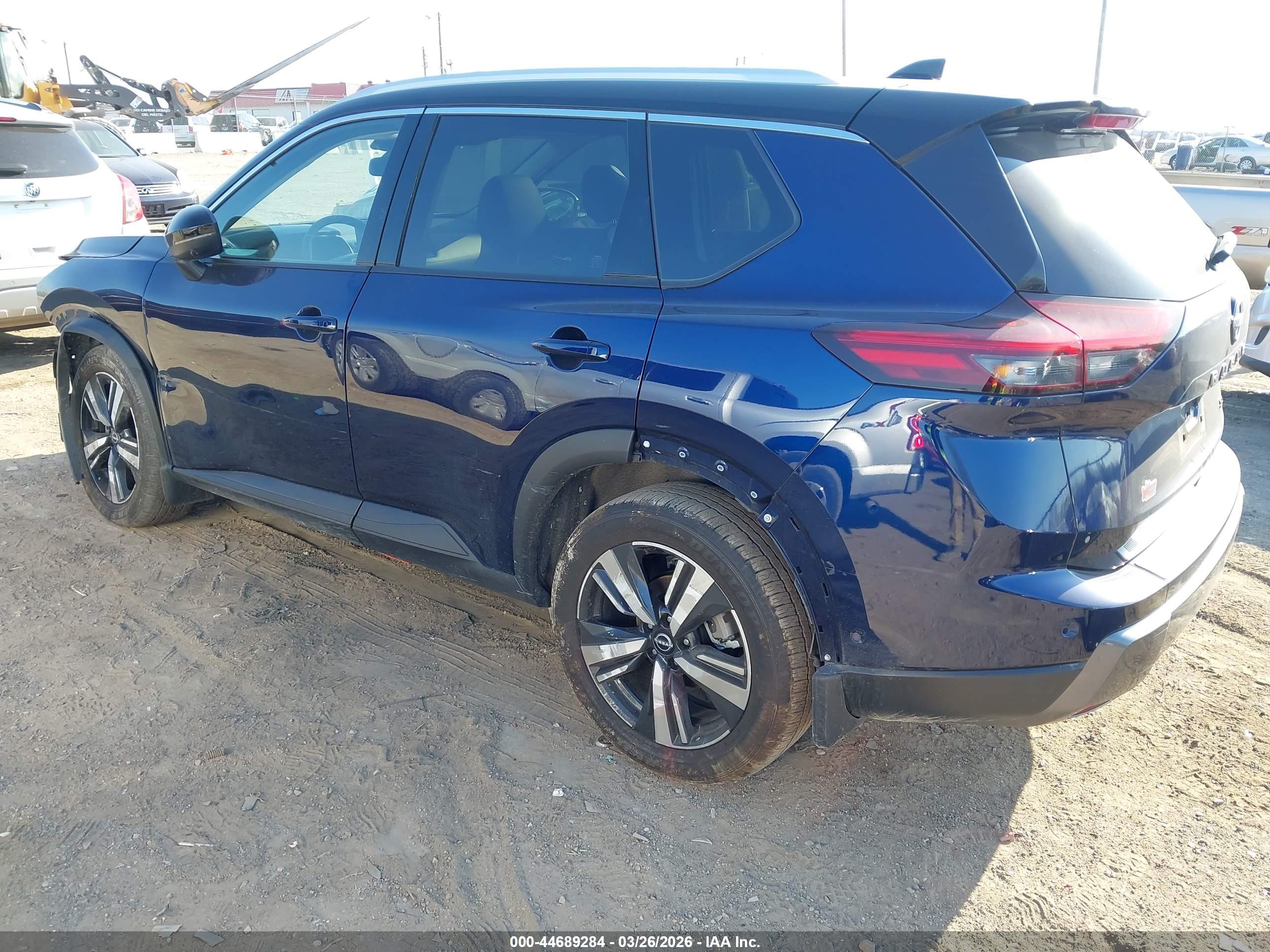 NISSAN ROGUE image 3