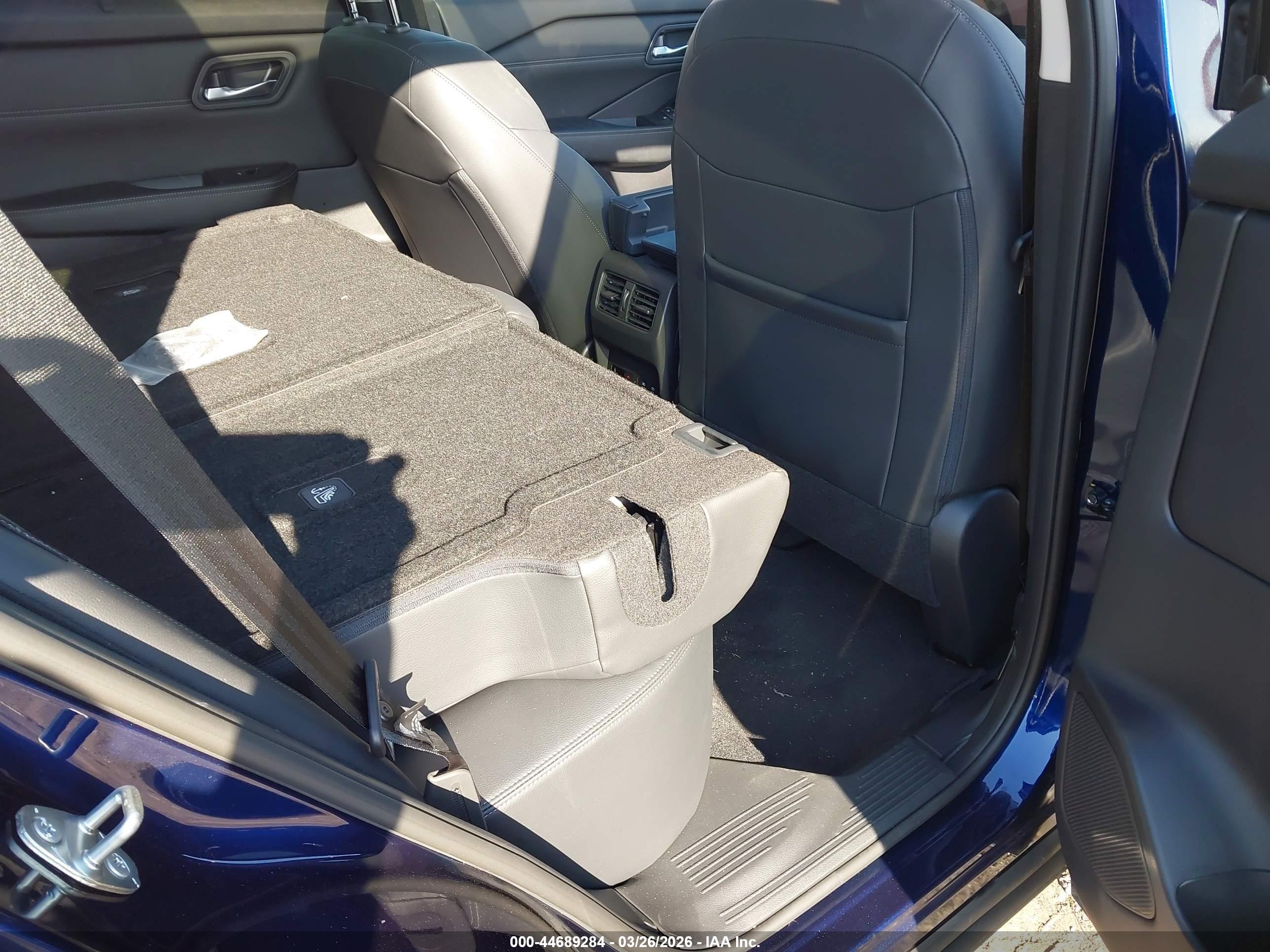 NISSAN ROGUE image 8