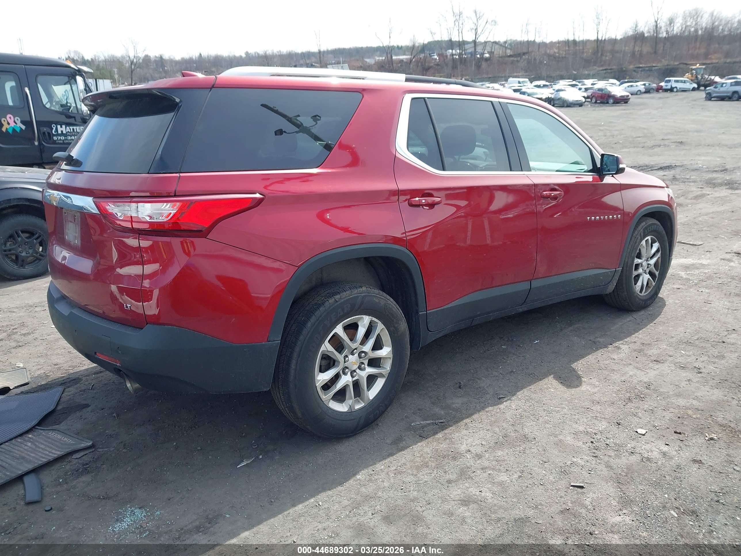 CHEVROLET TRAVERSE image 4