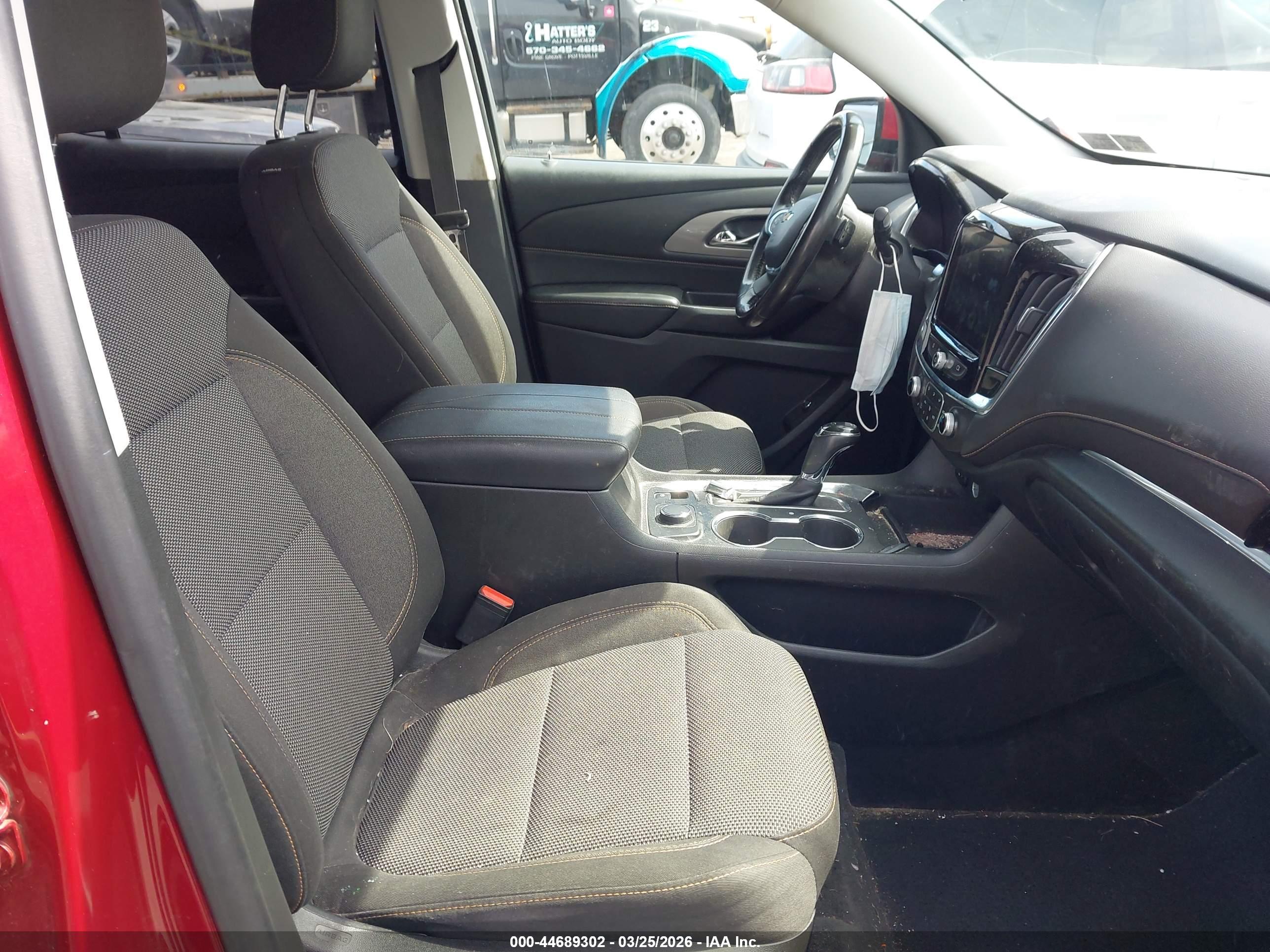 CHEVROLET TRAVERSE image 5