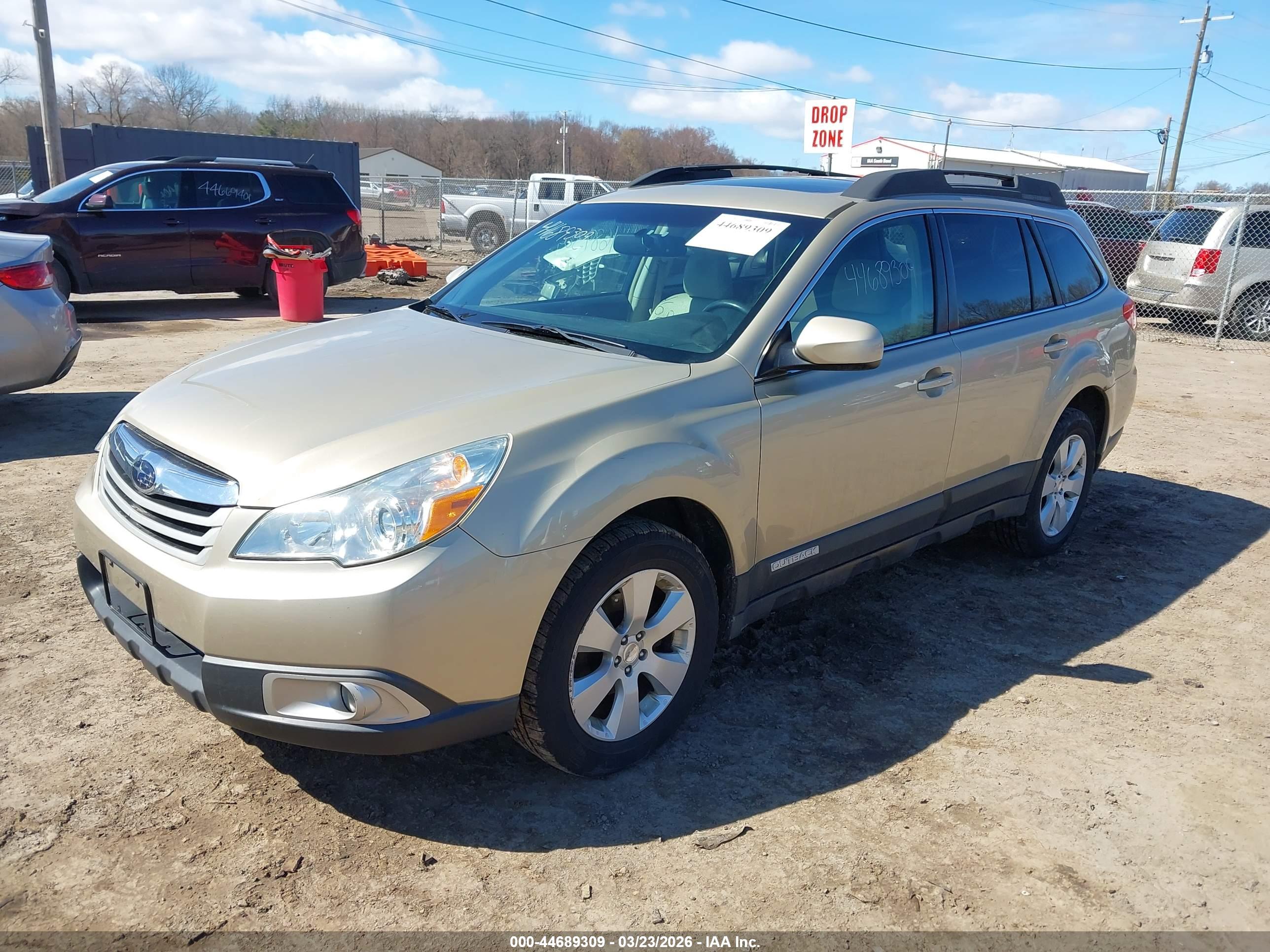 SUBARU OUTBACK image 2