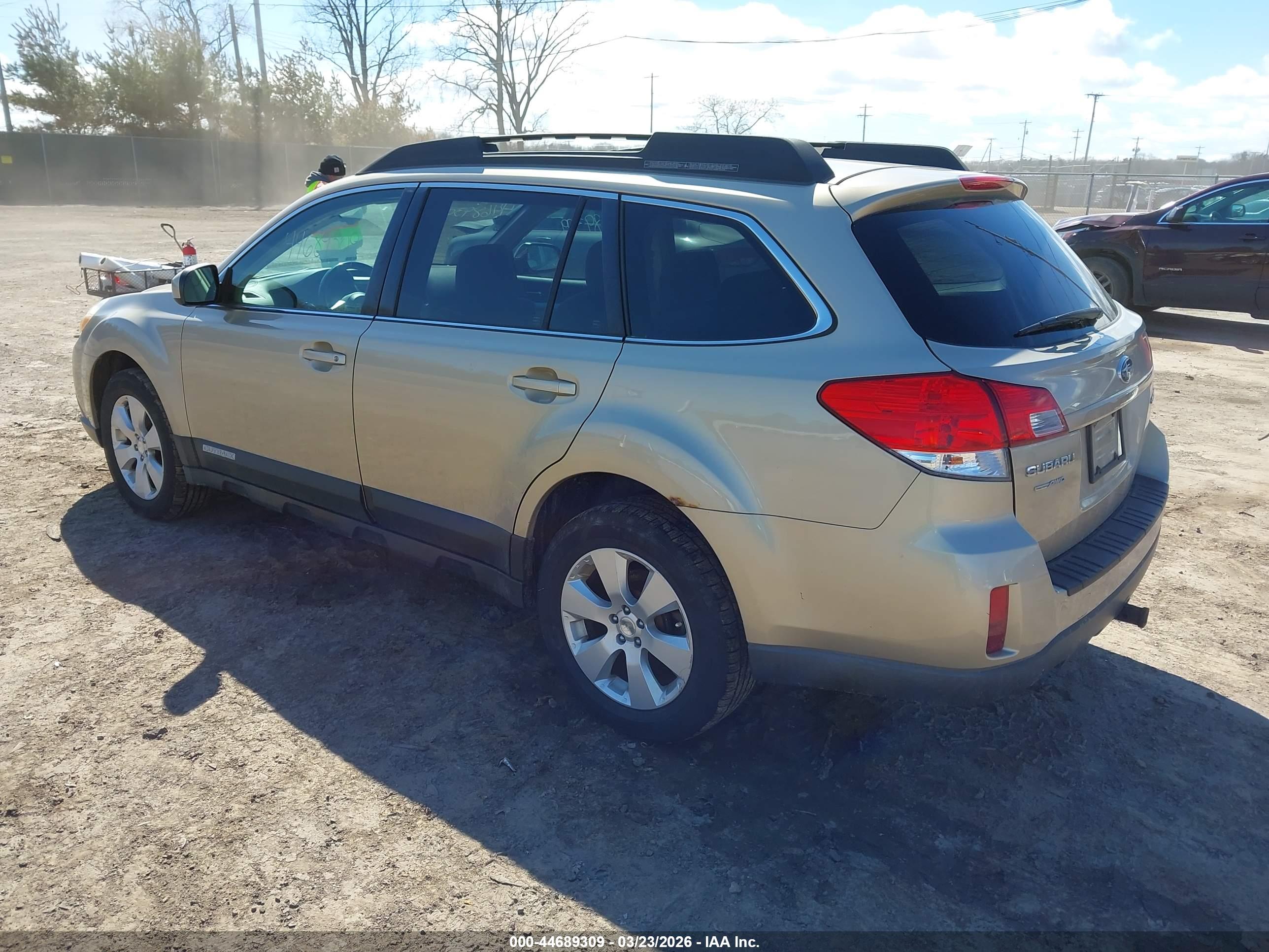 SUBARU OUTBACK image 3