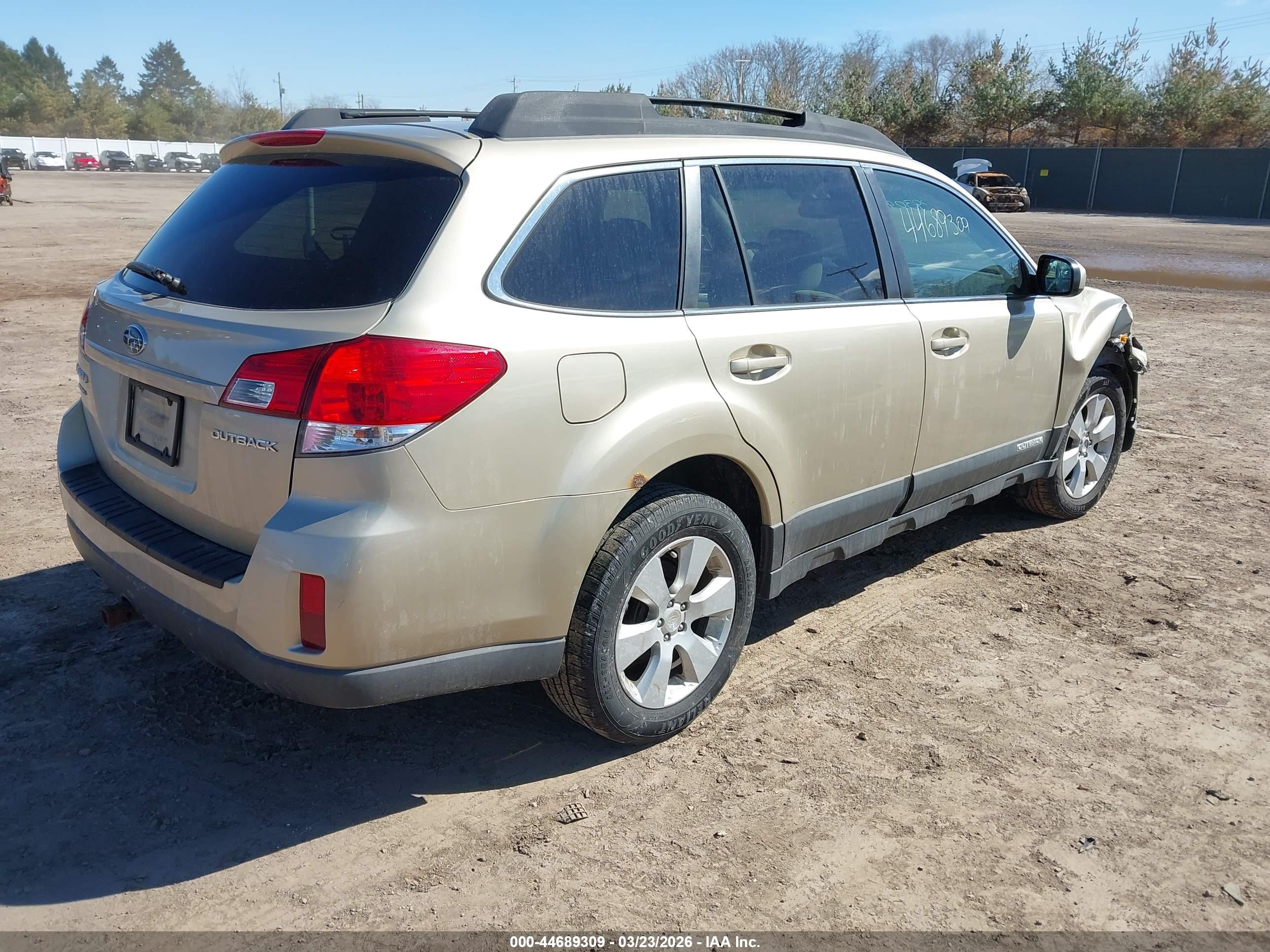 SUBARU OUTBACK image 4