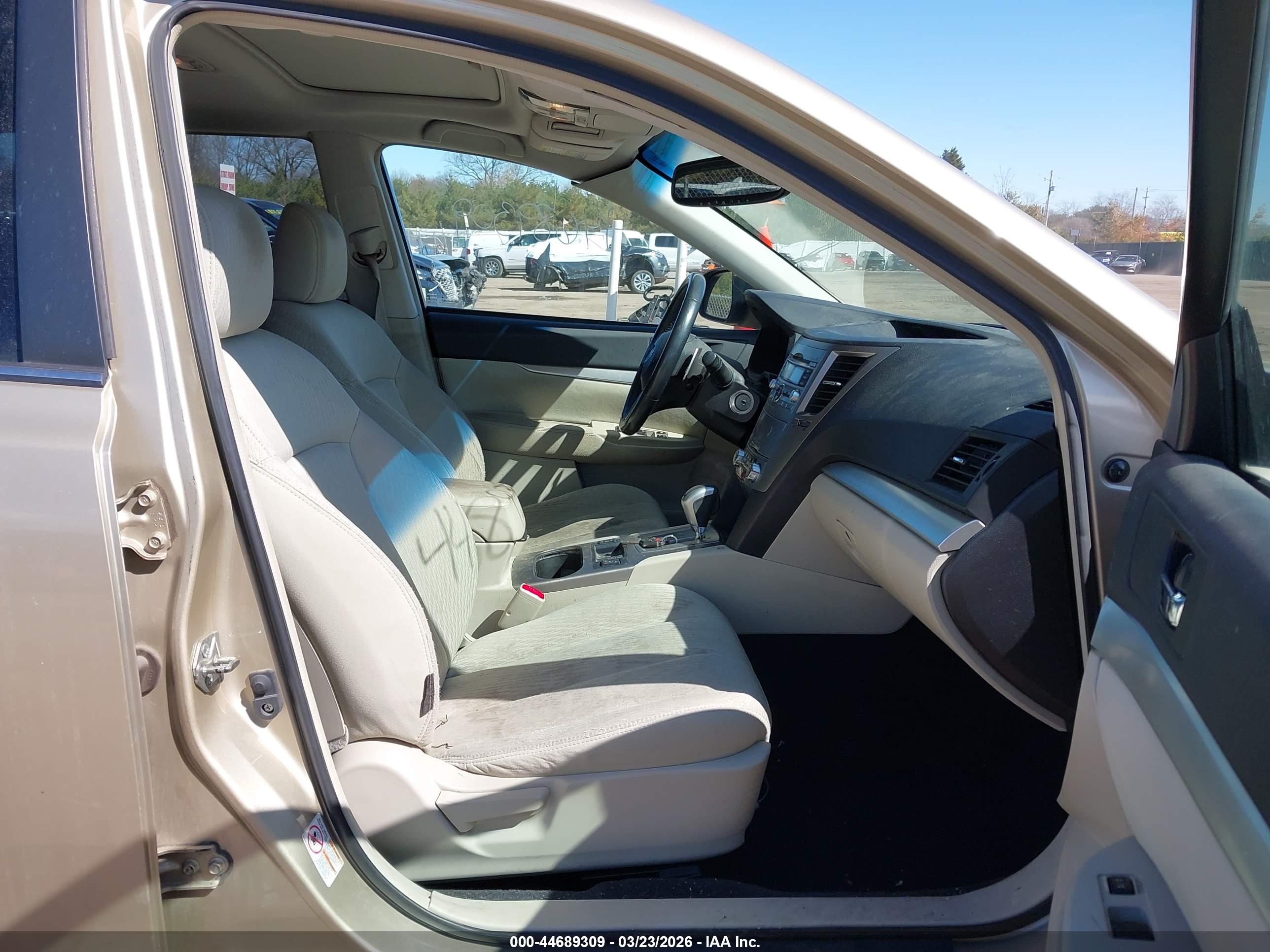 SUBARU OUTBACK image 5
