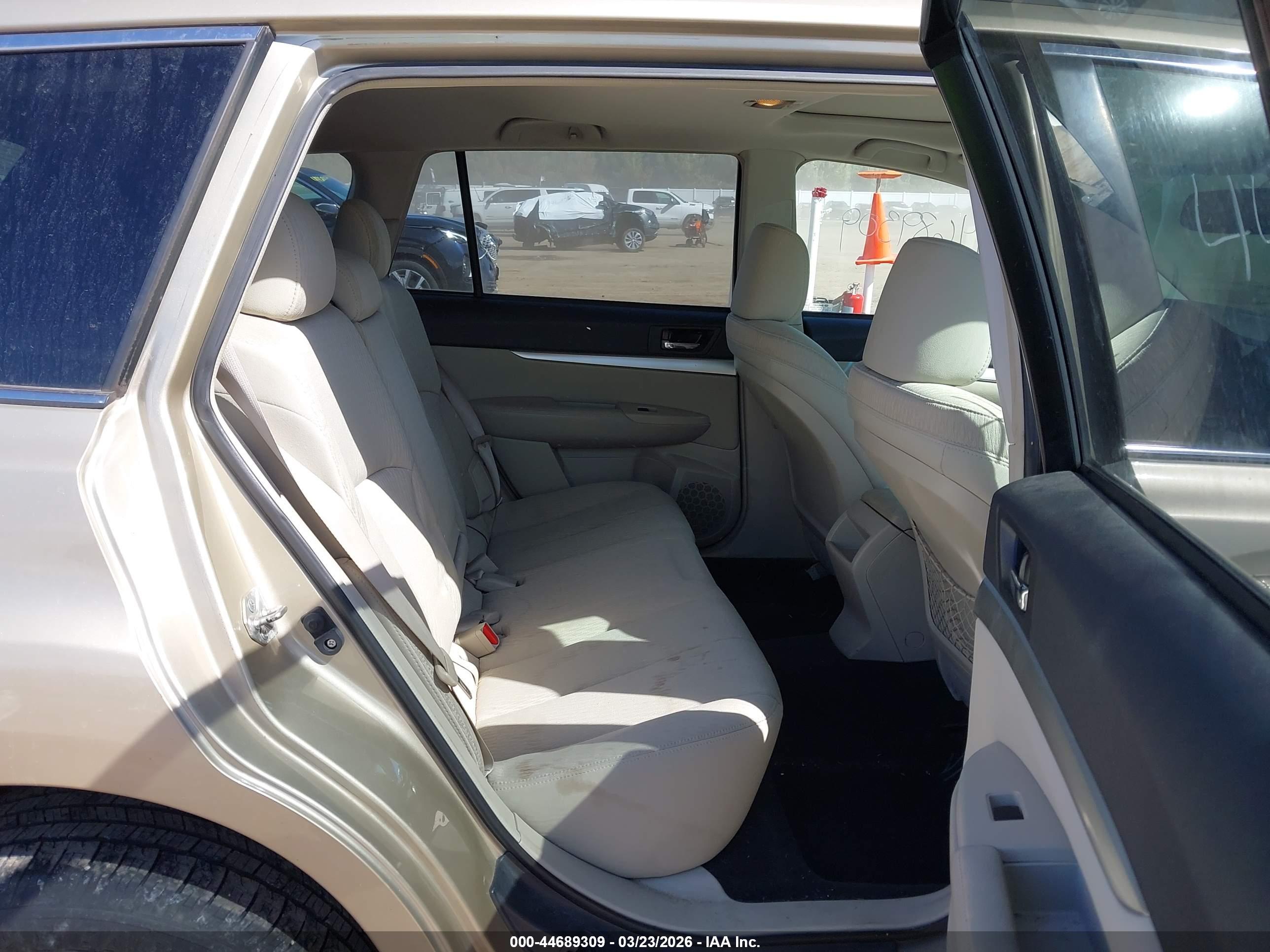 SUBARU OUTBACK image 8
