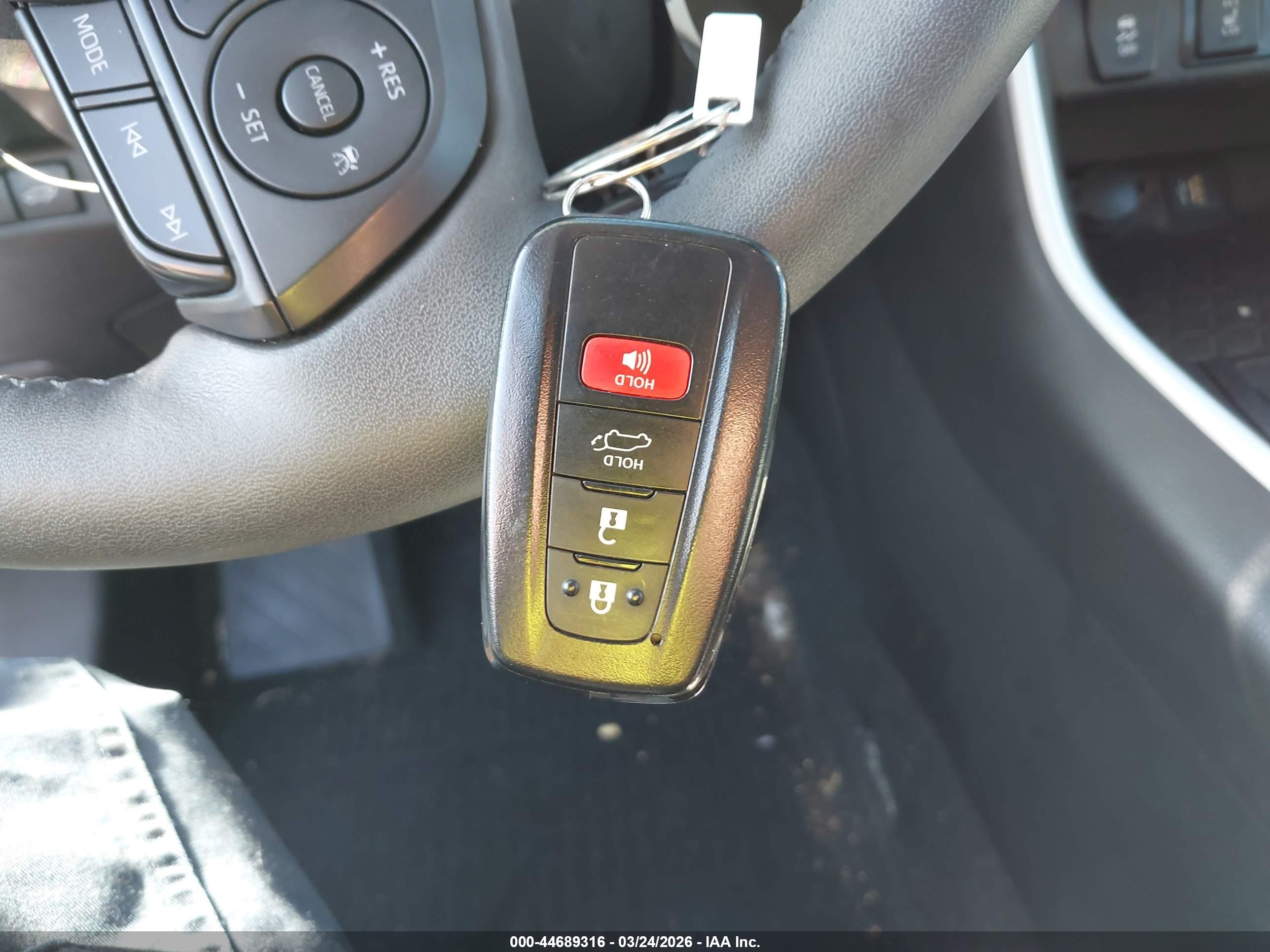TOYOTA RAV4 image 11