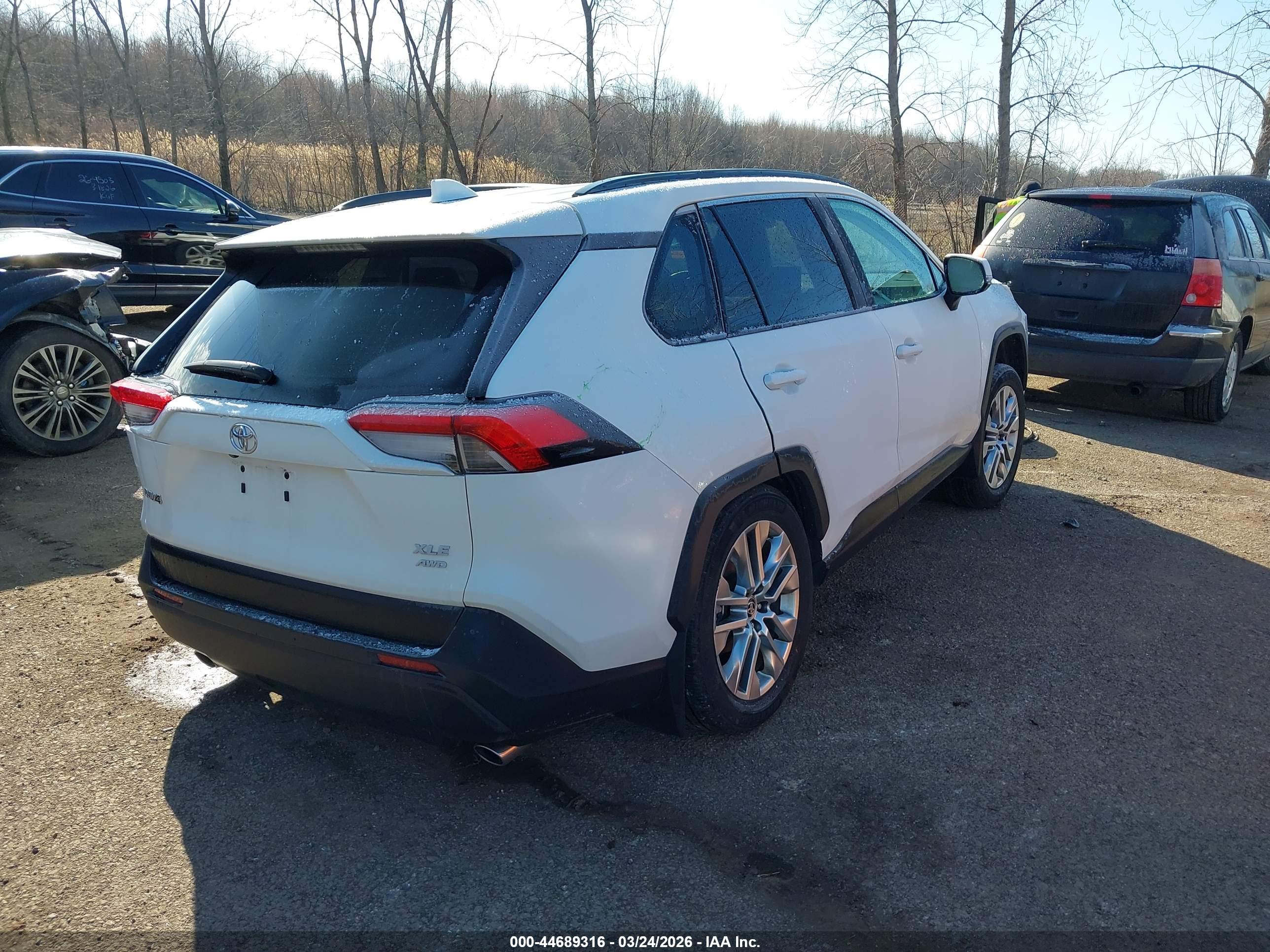 TOYOTA RAV4 image 4