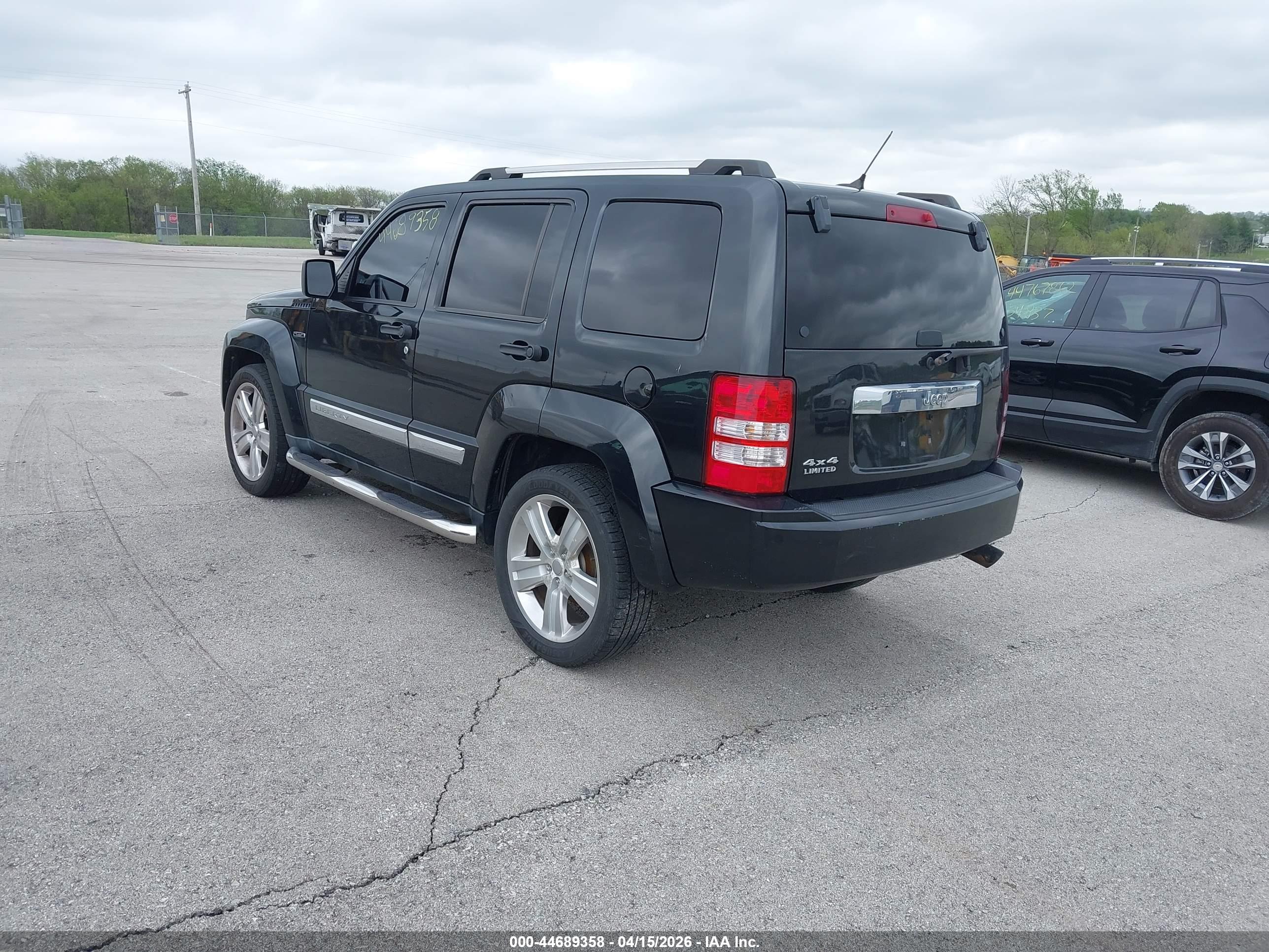 JEEP LIBERTY image 3