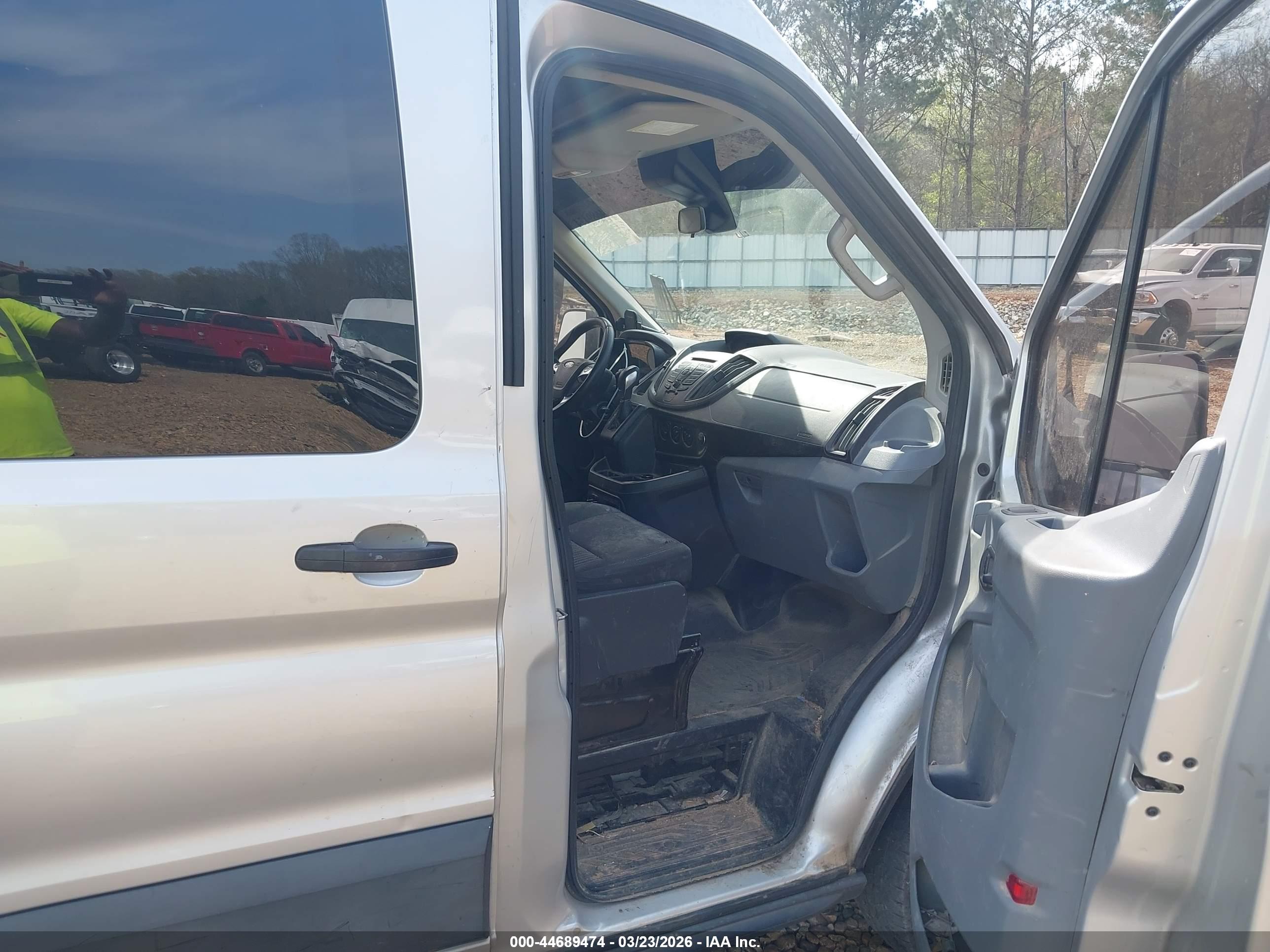 FORD TRANSIT-350 image 5