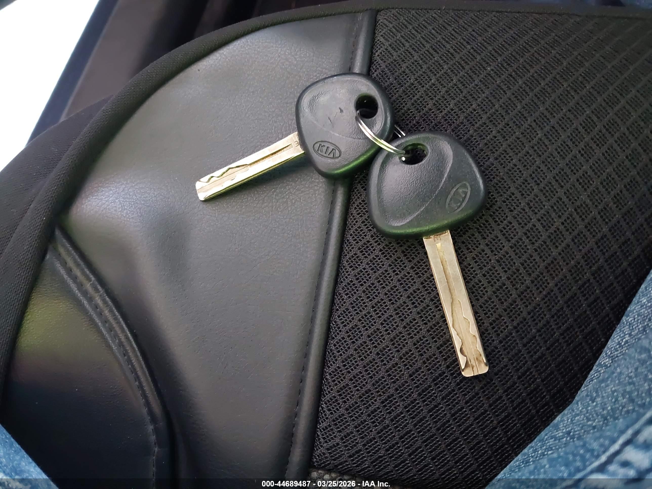 KIA RIO image 11