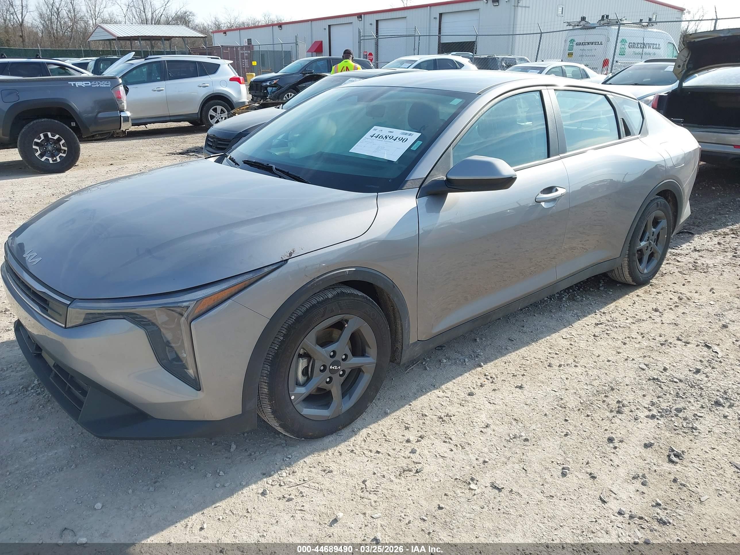 KIA K4 image 2