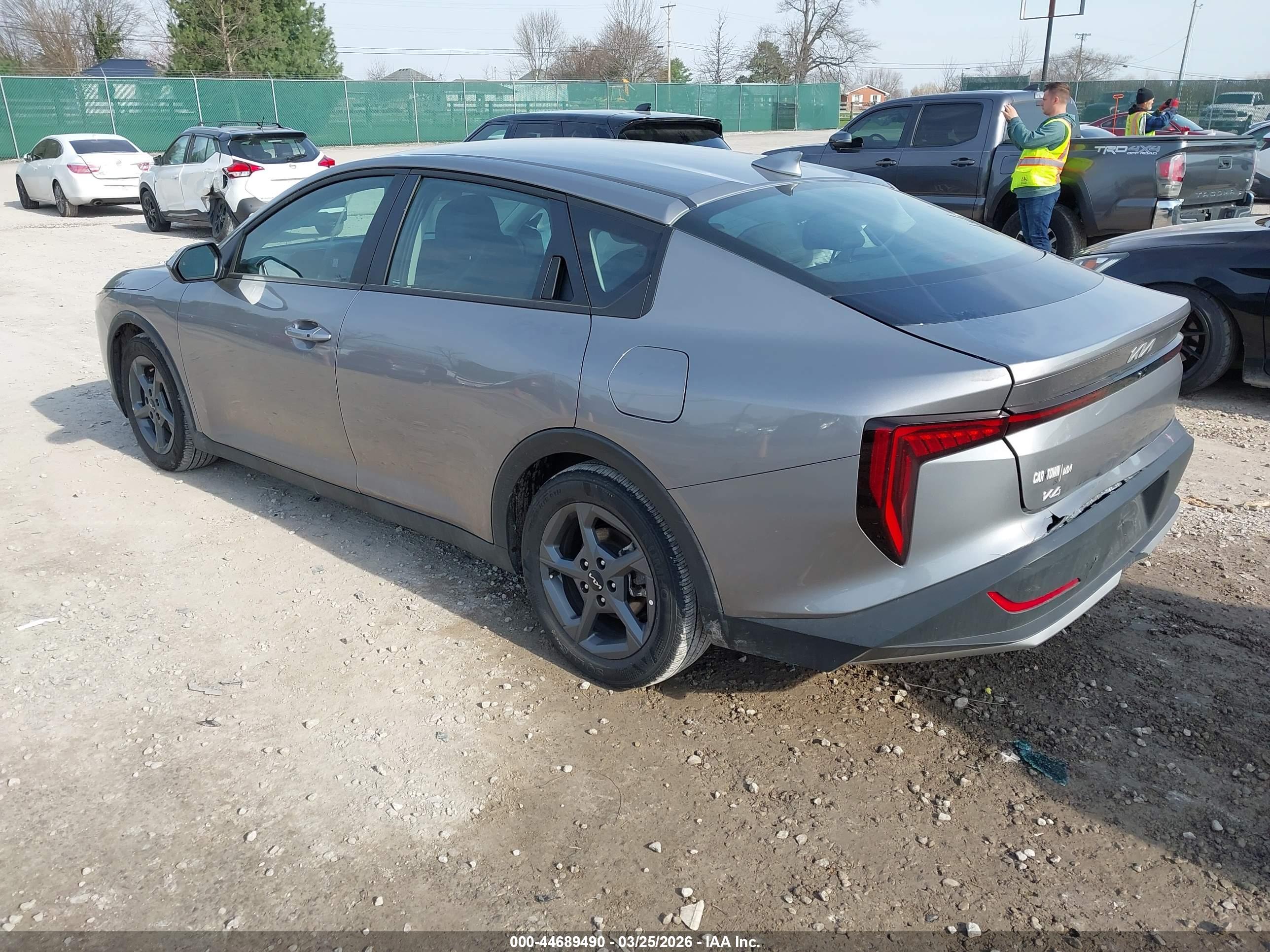 KIA K4 image 3