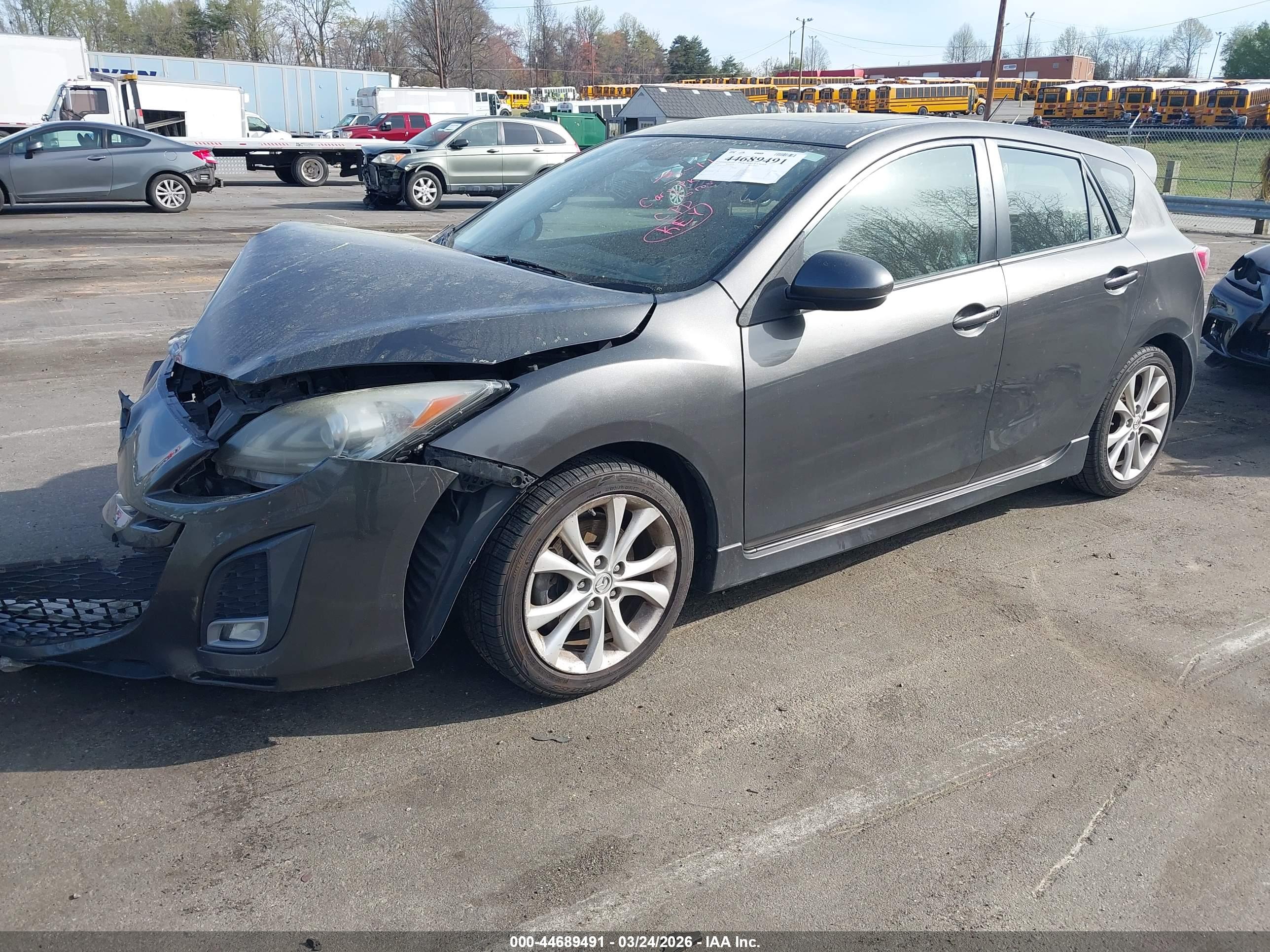 MAZDA MAZDA3 image 2