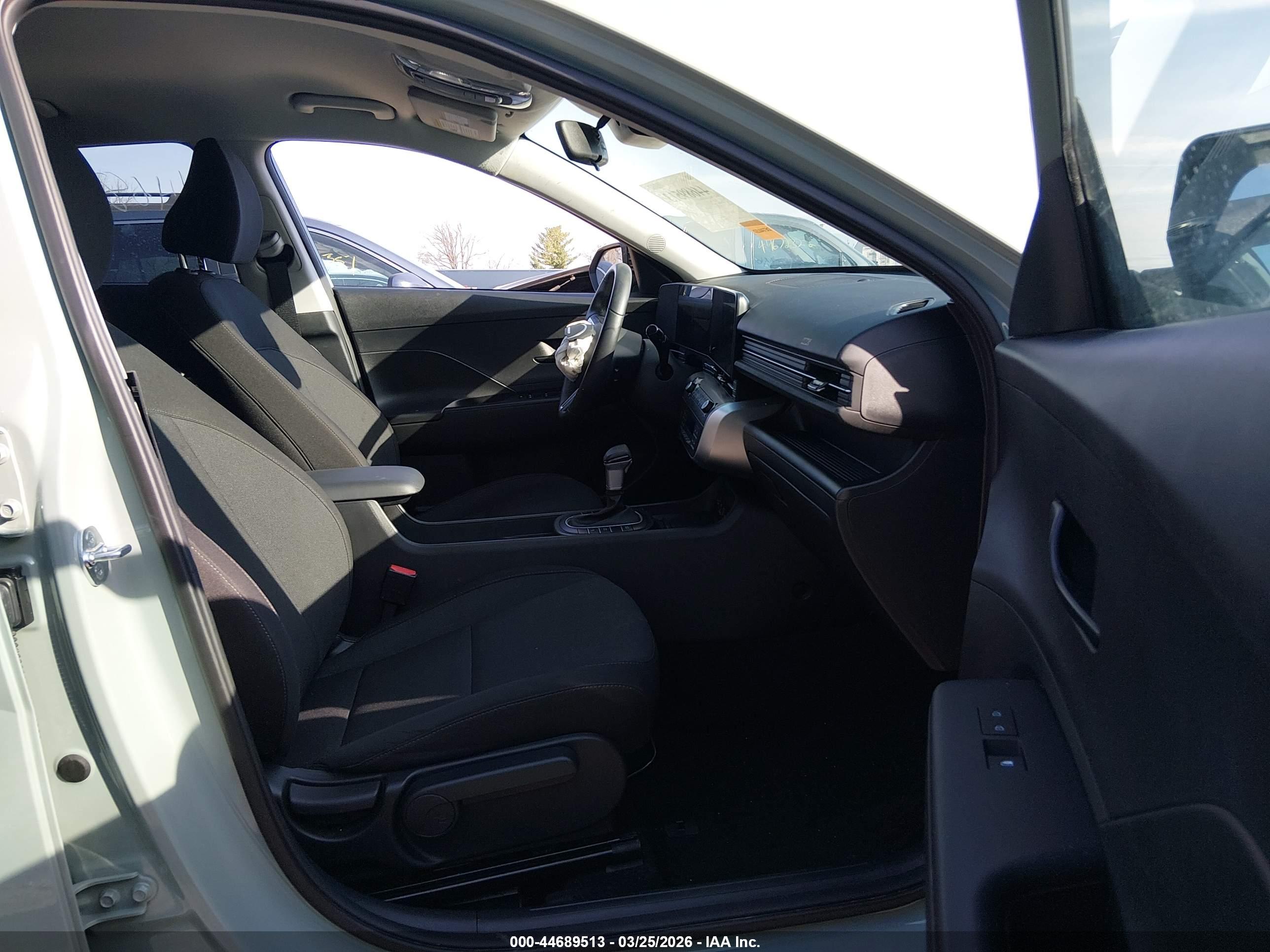 HYUNDAI KONA image 5