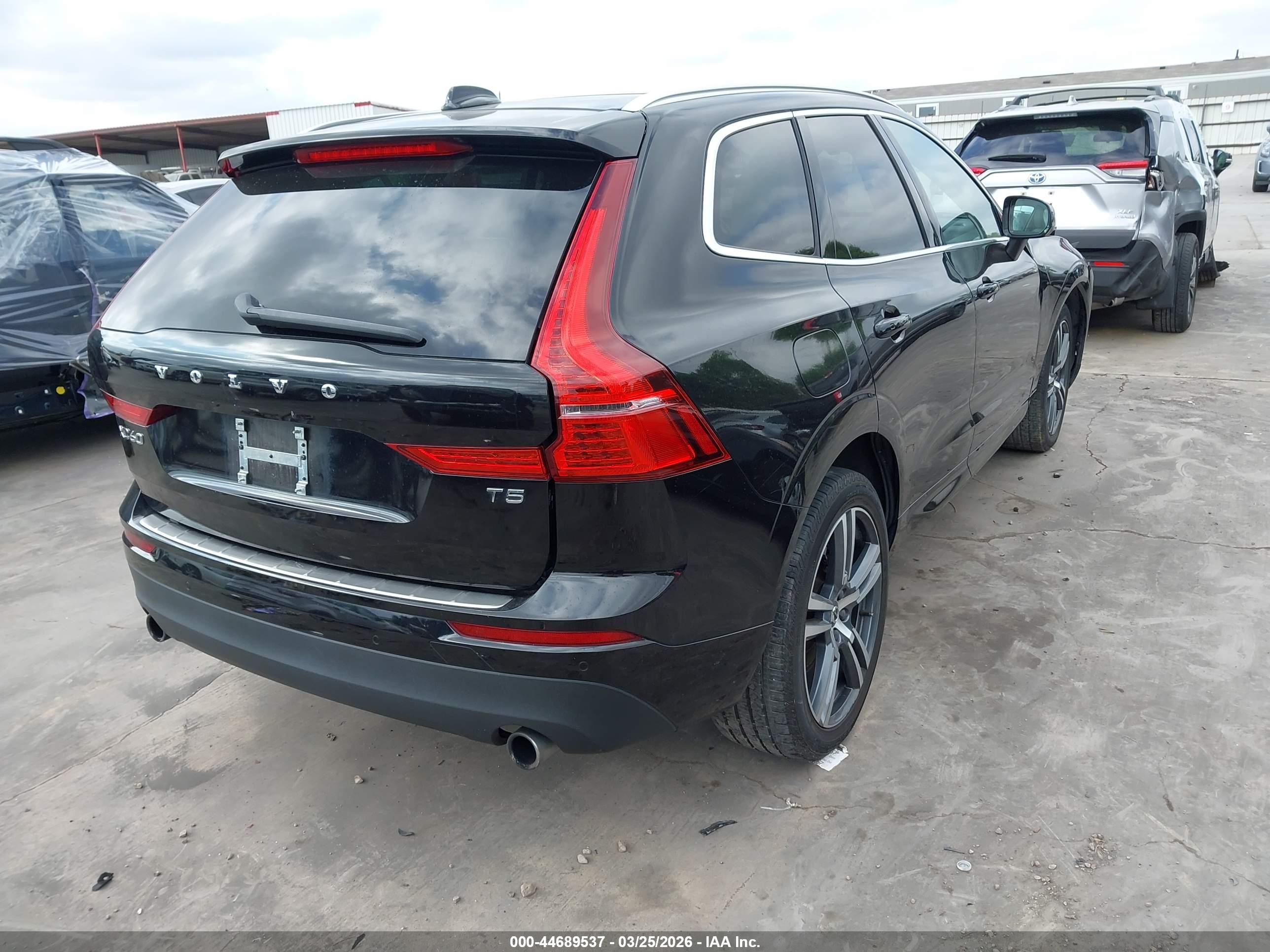 VOLVO XC60 image 4
