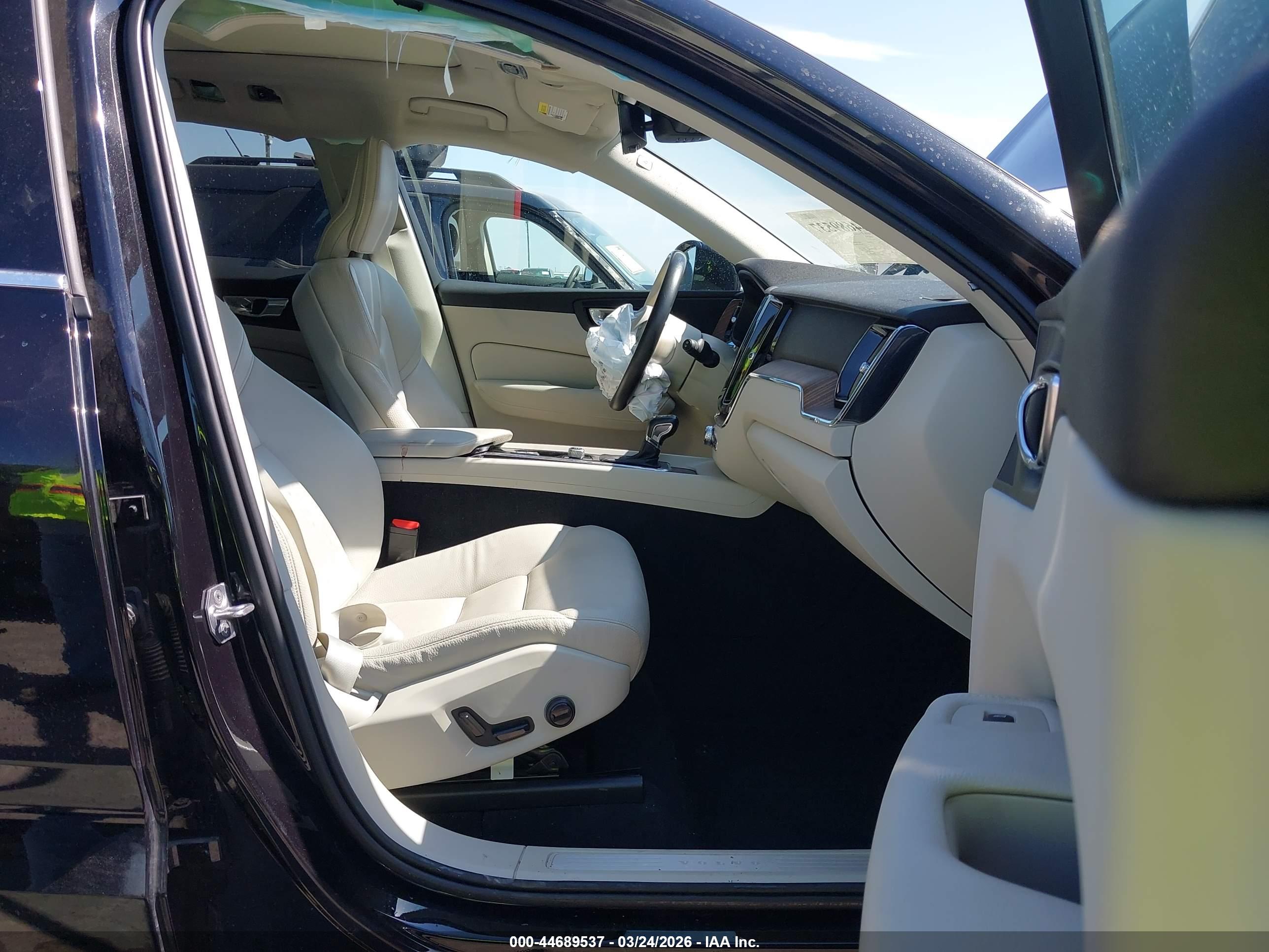 VOLVO XC60 image 5