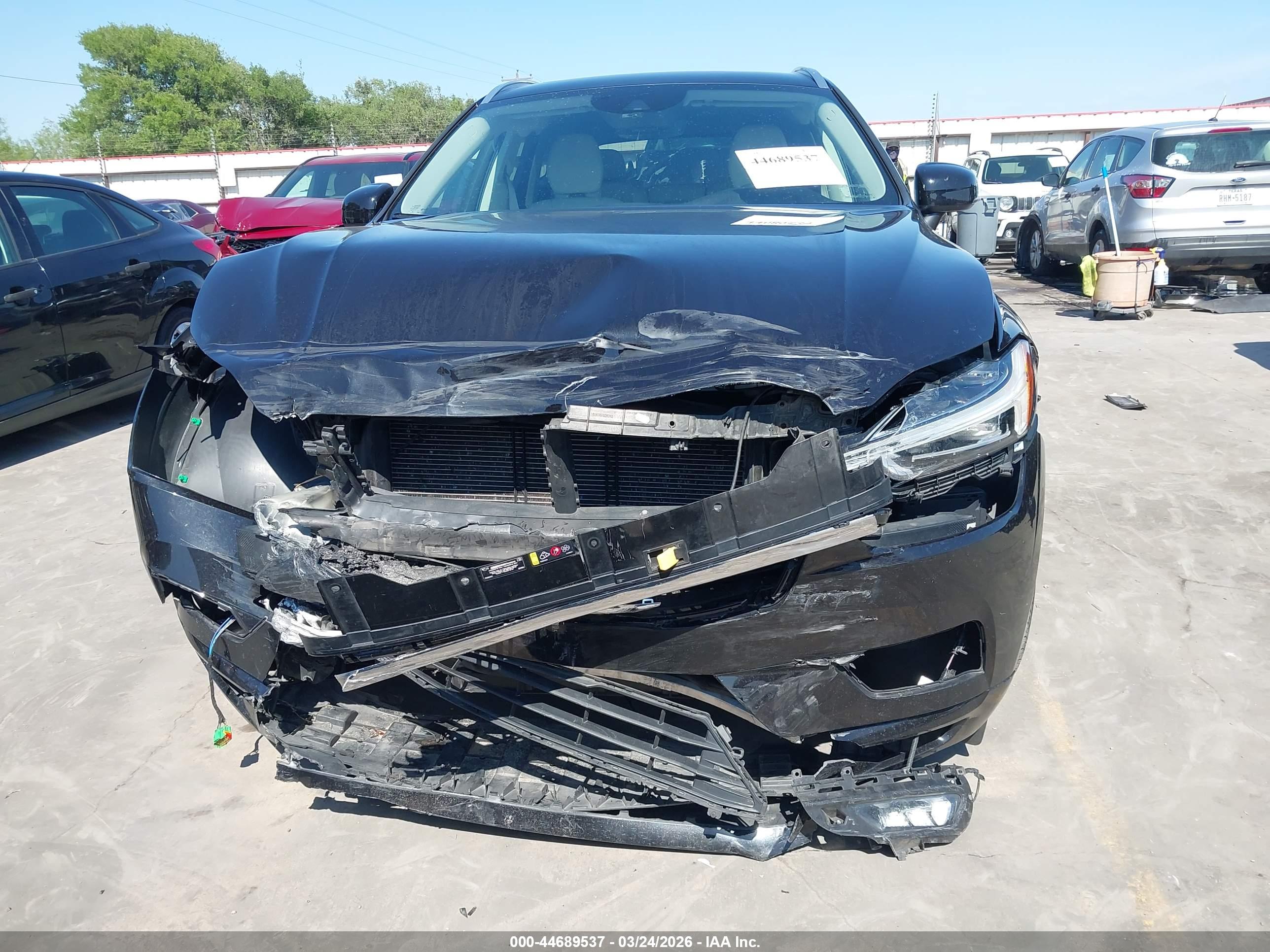VOLVO XC60 image 6