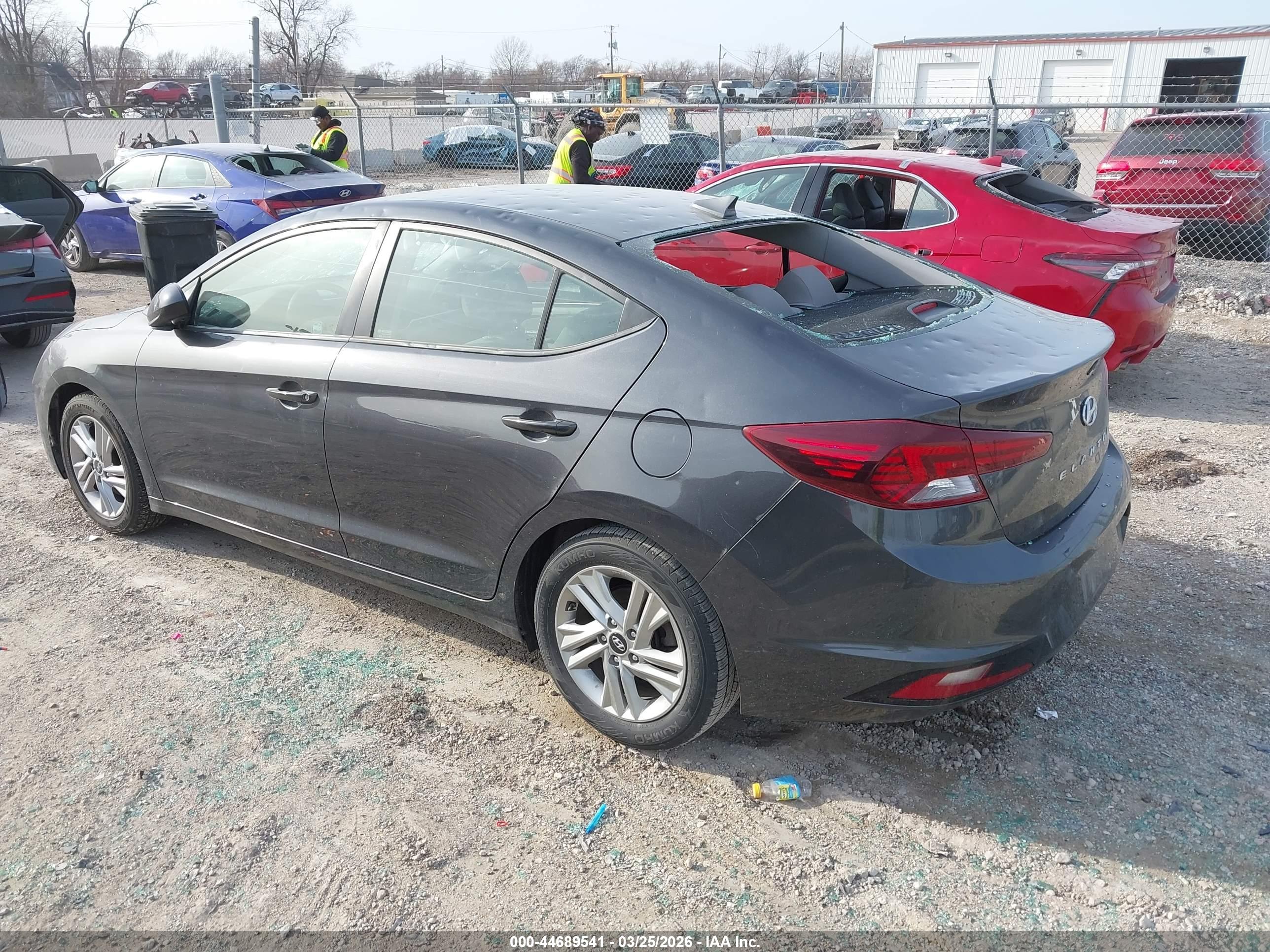 HYUNDAI ELANTRA image 3
