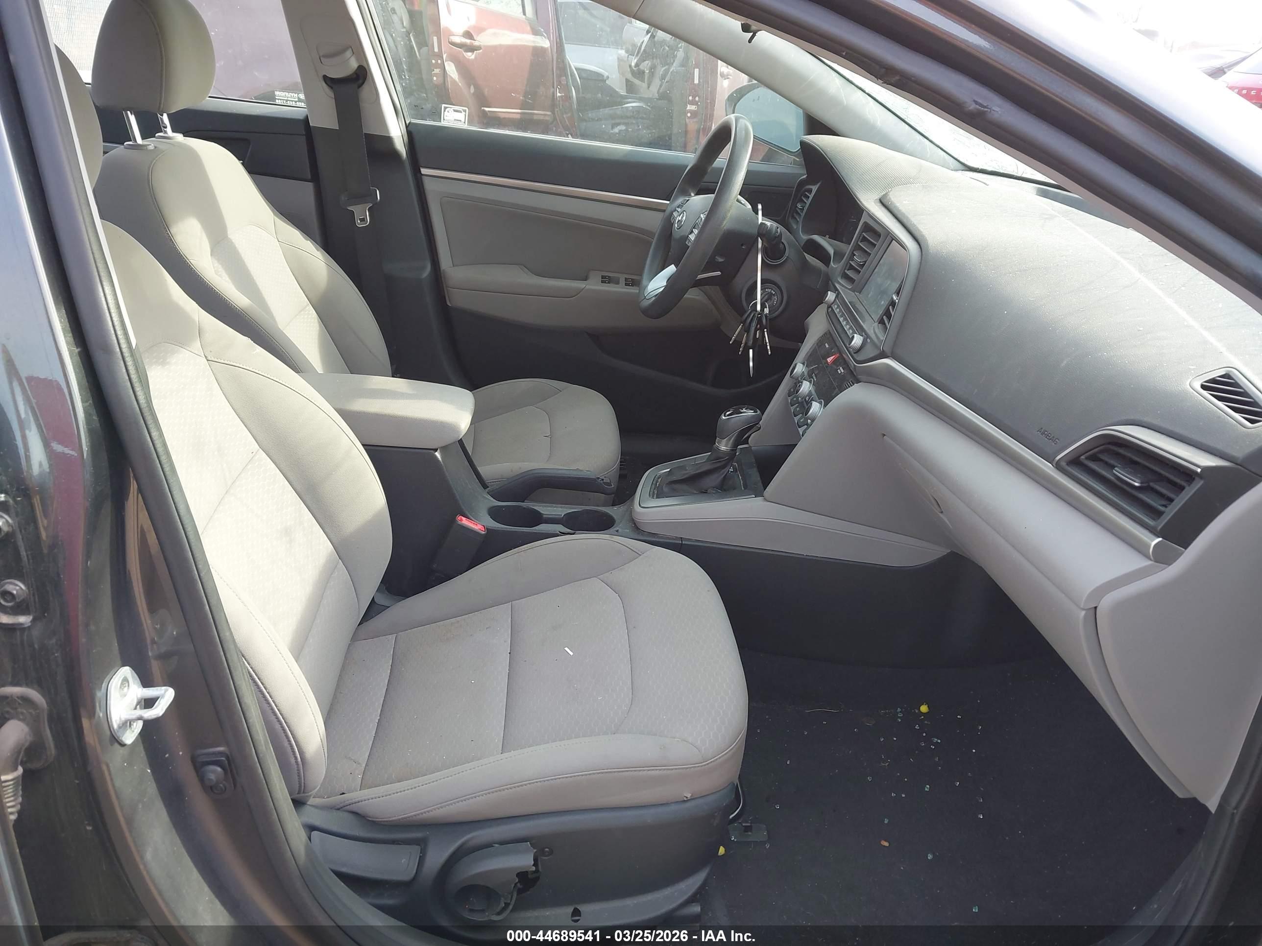 HYUNDAI ELANTRA image 5