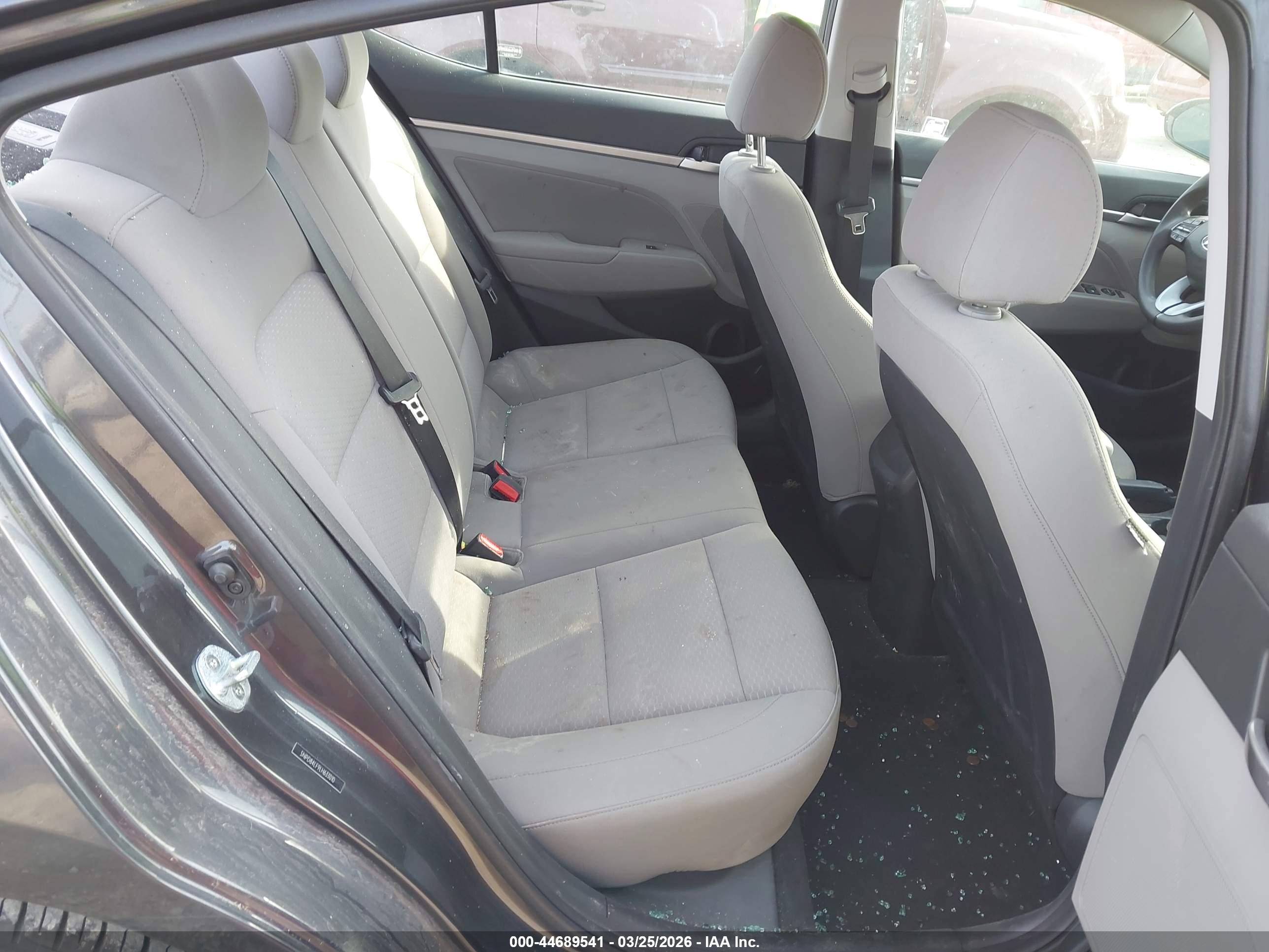 HYUNDAI ELANTRA image 8