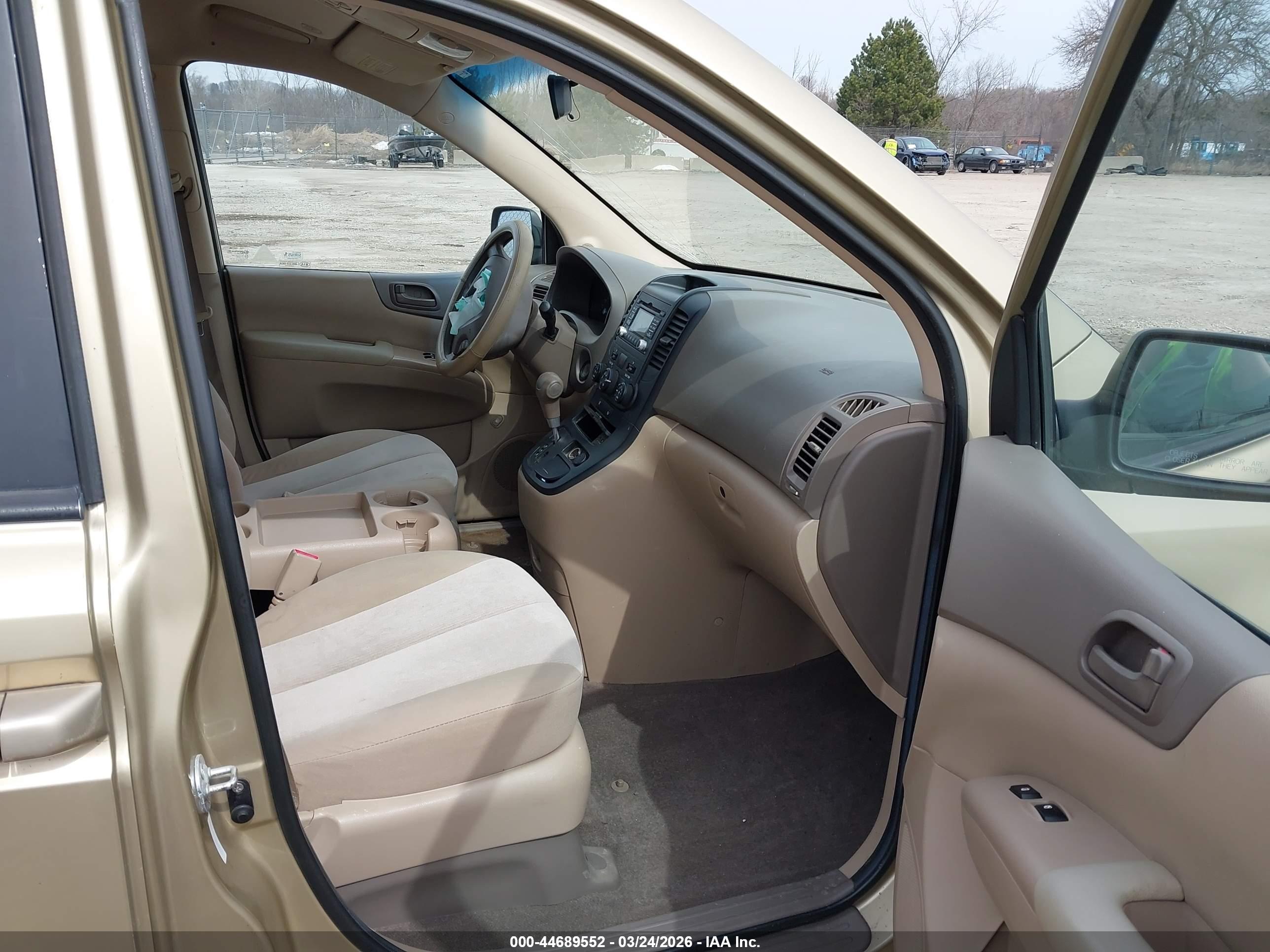 KIA SEDONA image 5