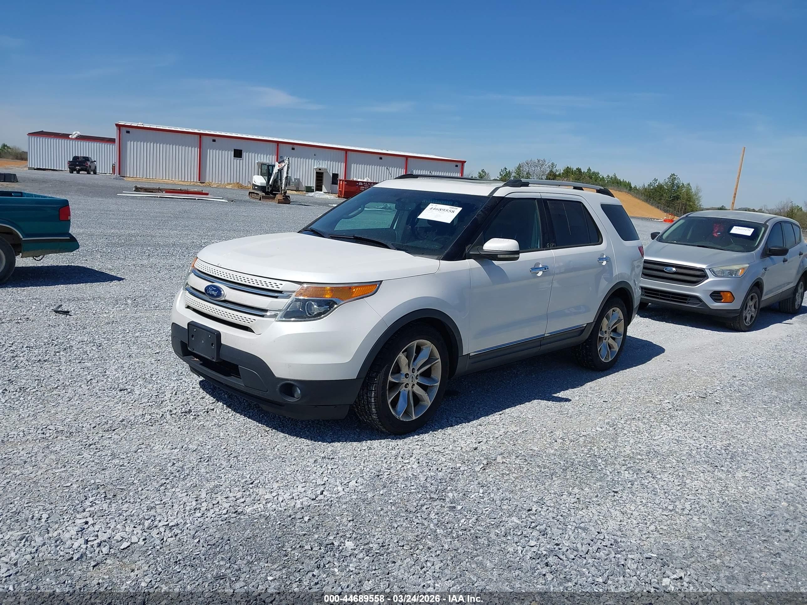FORD EXPLORER image 2