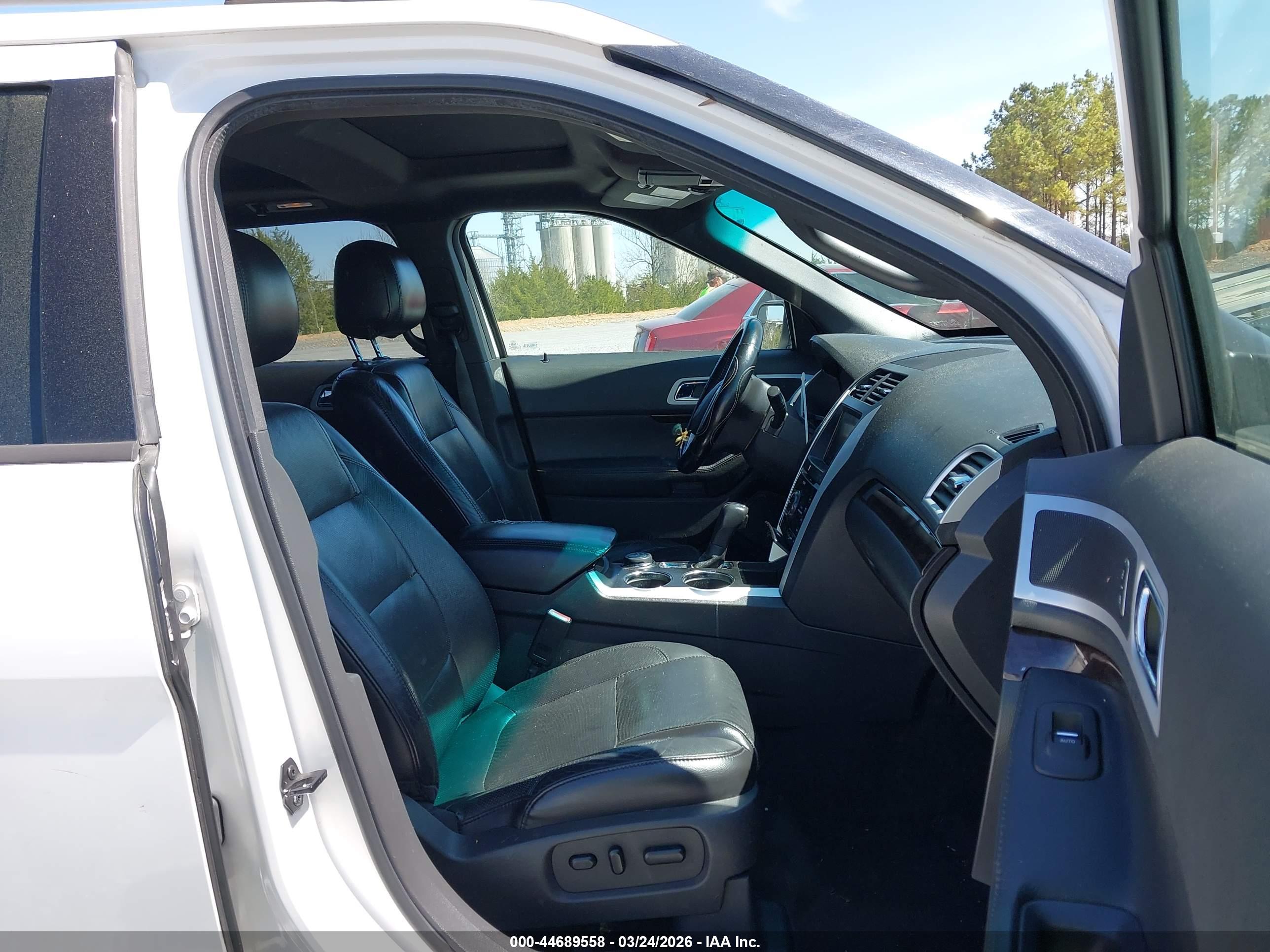 FORD EXPLORER image 5