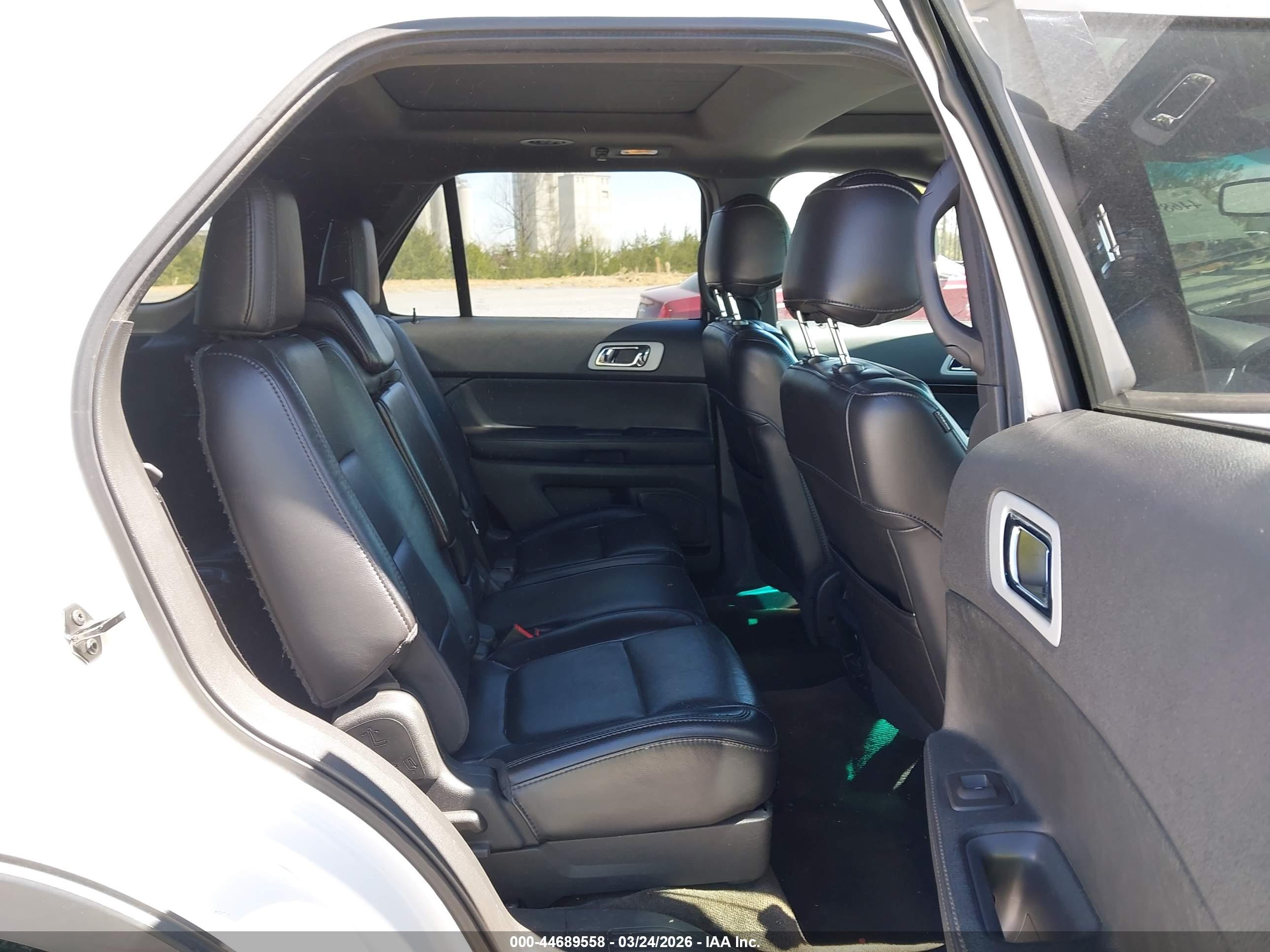 FORD EXPLORER image 8