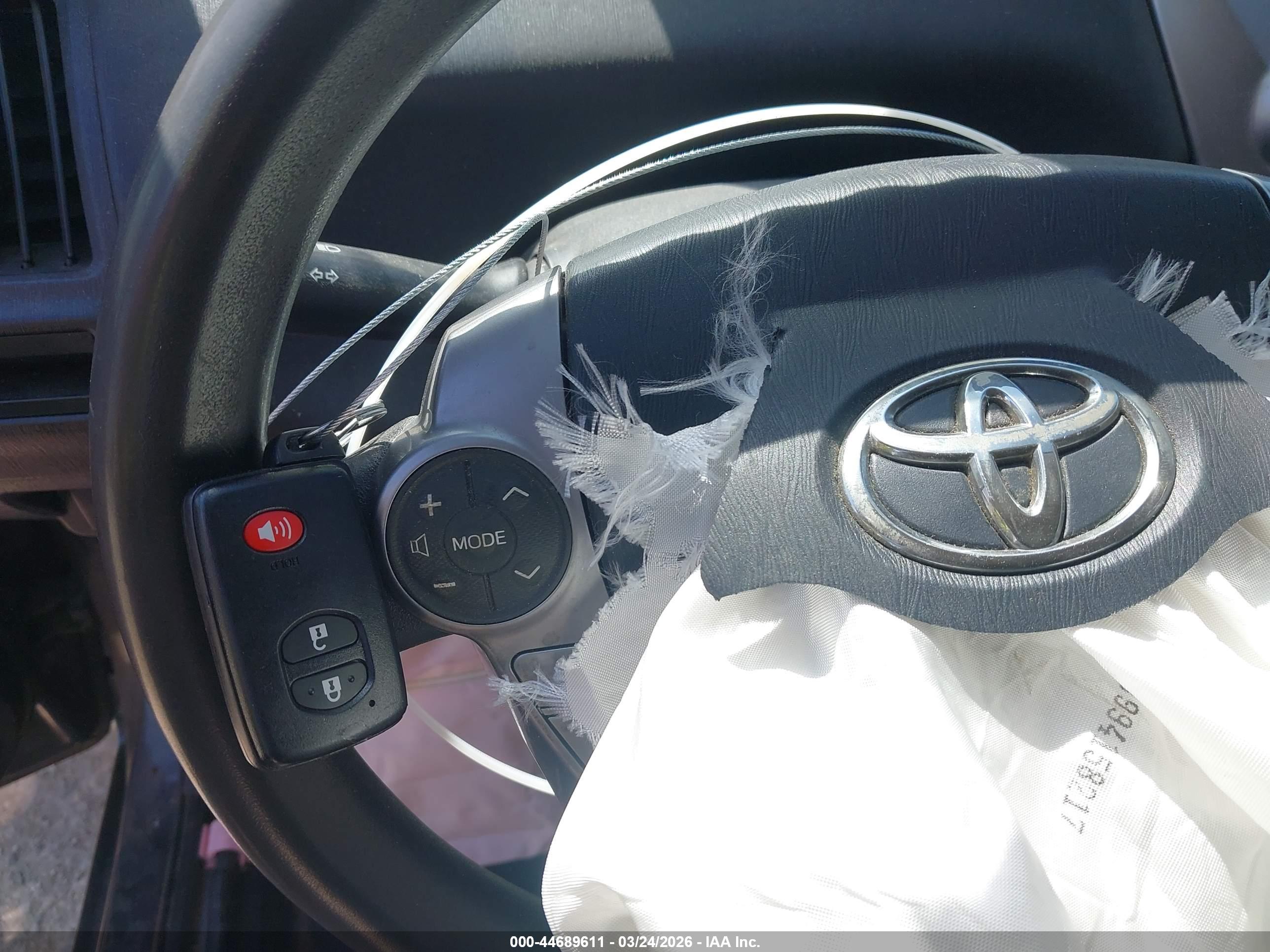TOYOTA PRIUS image 11