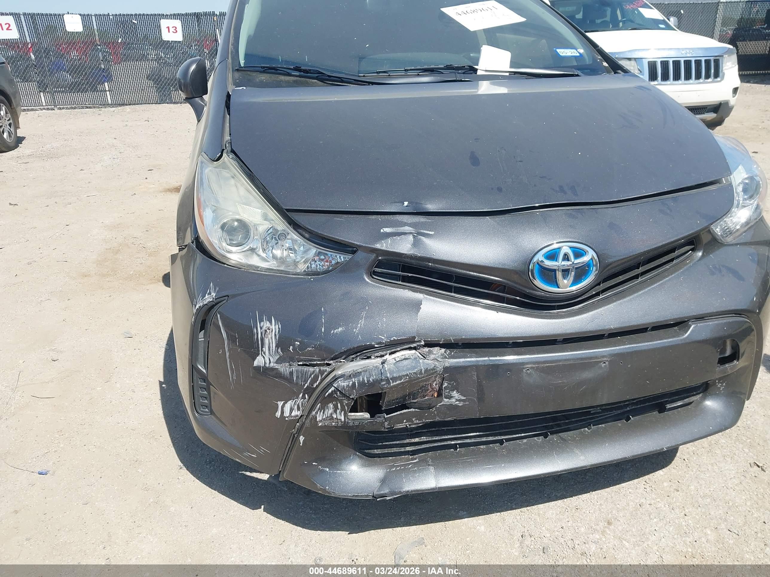 TOYOTA PRIUS image 6