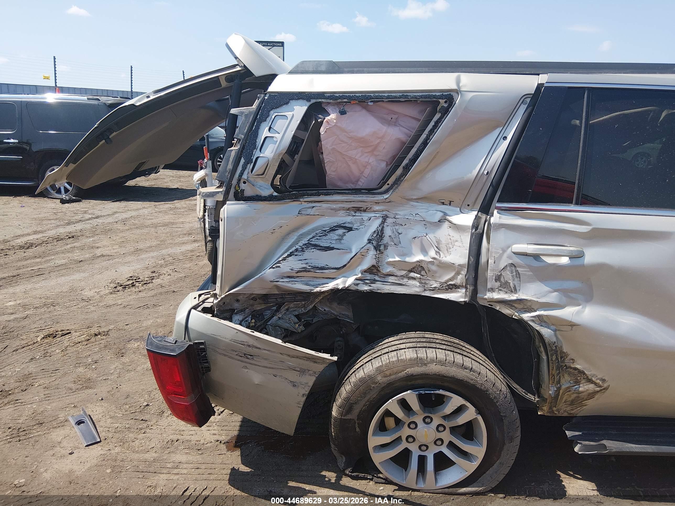 CHEVROLET TAHOE image 6