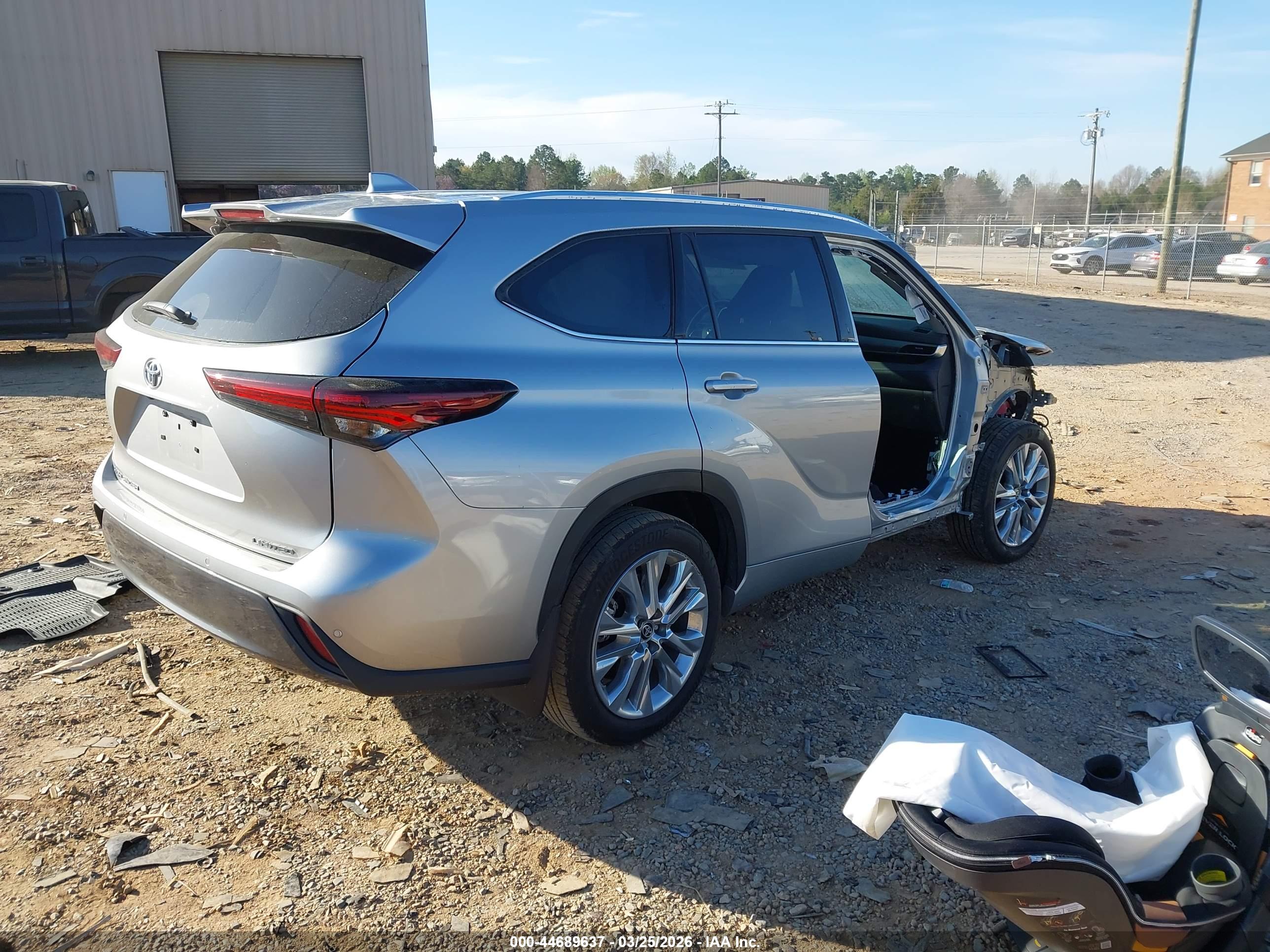 TOYOTA HIGHLANDER image 4