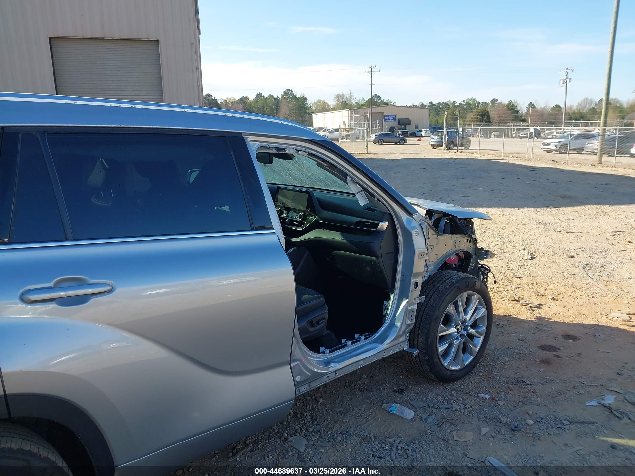 TOYOTA HIGHLANDER image 6
