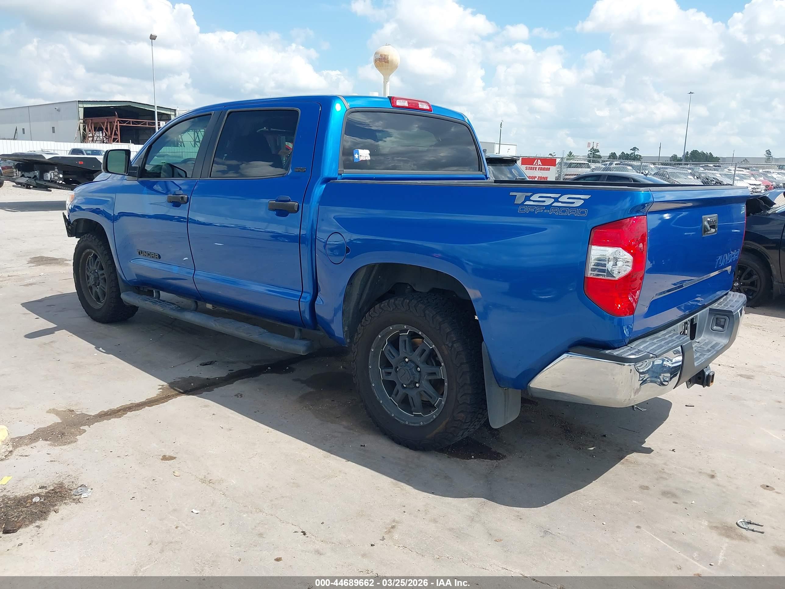 TOYOTA TUNDRA image 3