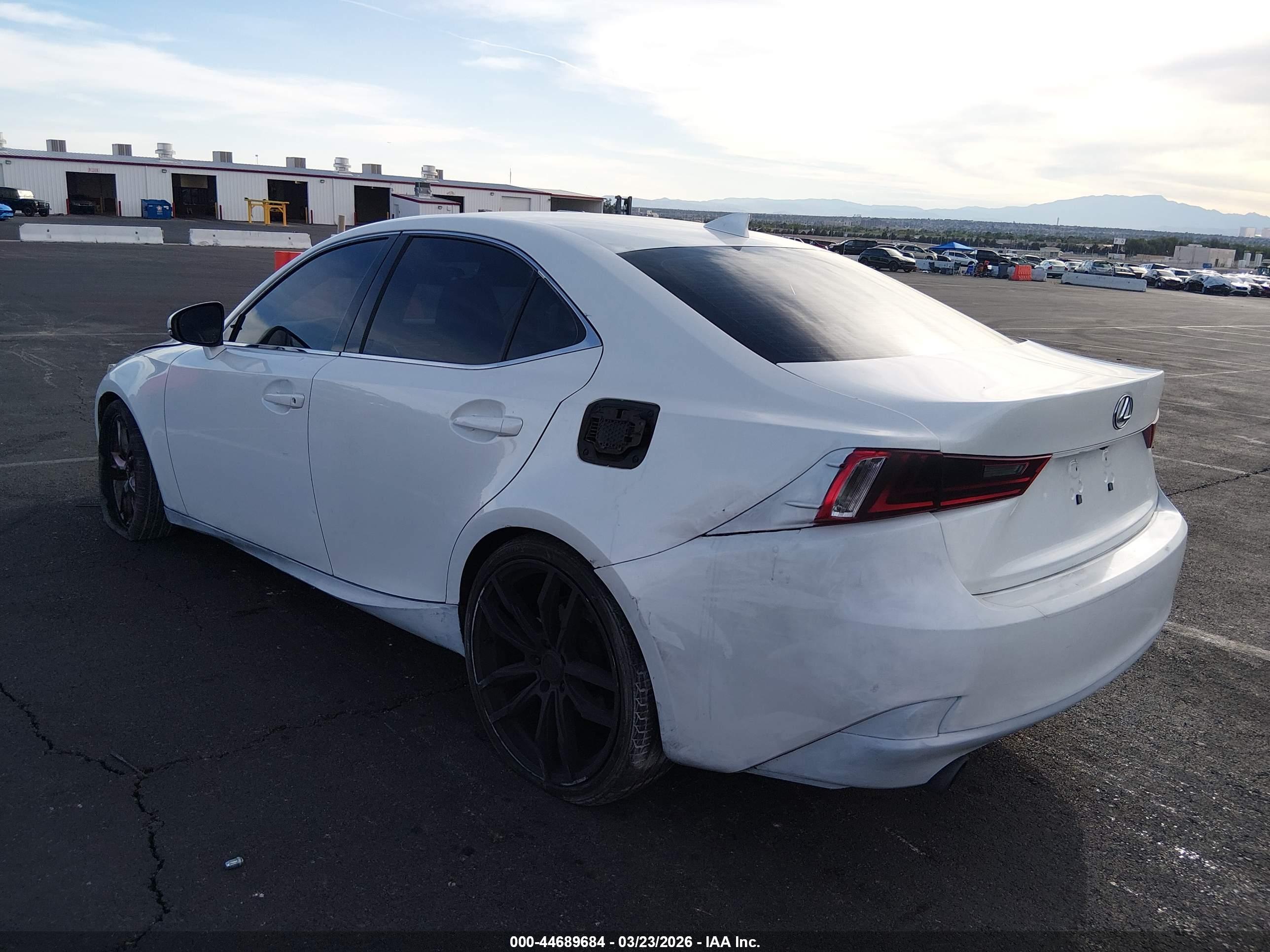 LEXUS IS image 3