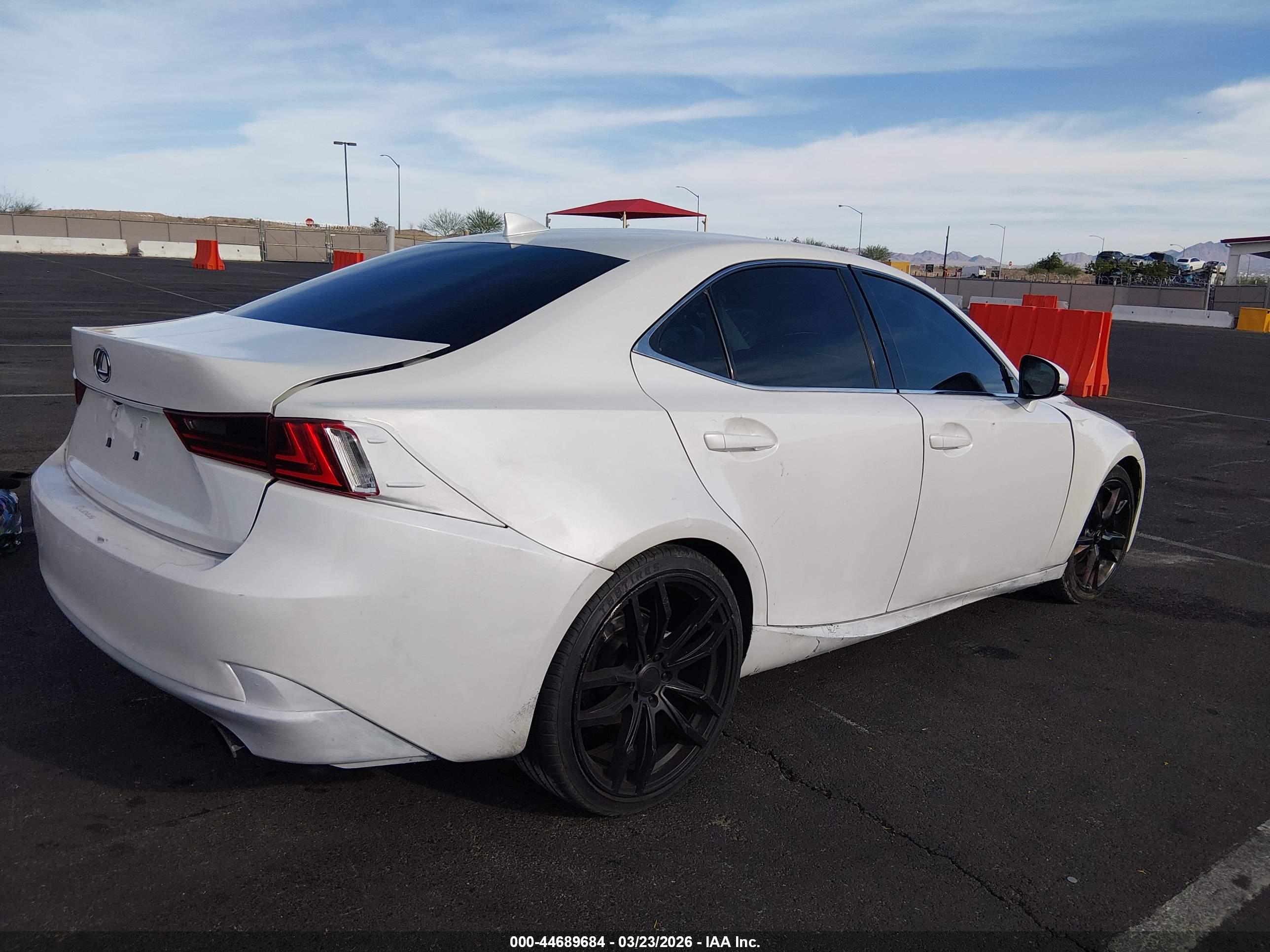 LEXUS IS image 4