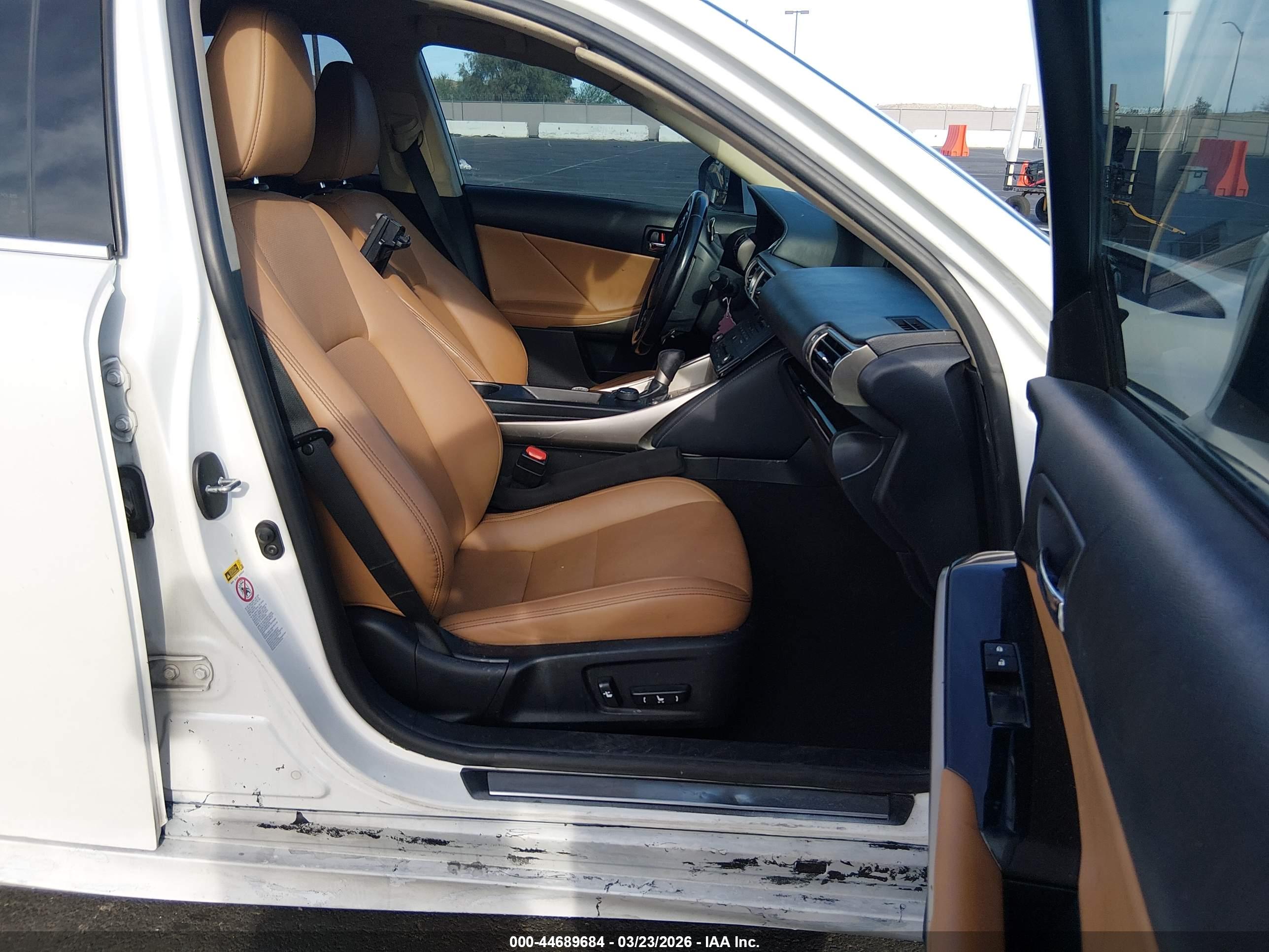 LEXUS IS image 5