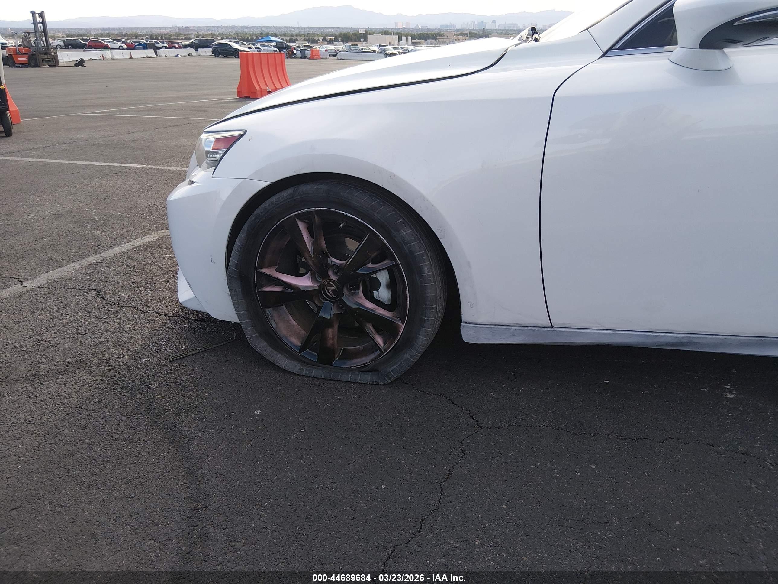 LEXUS IS image 6