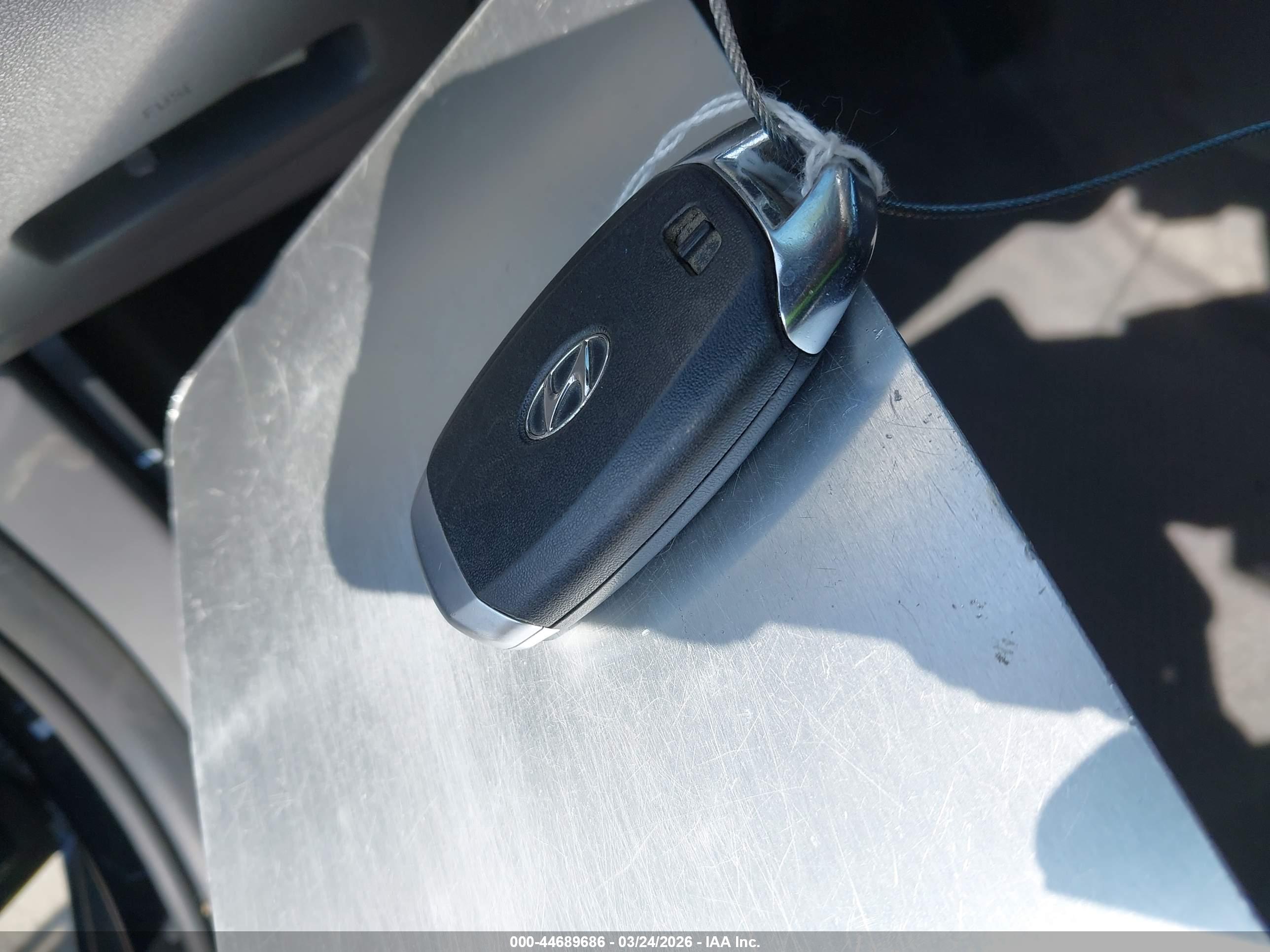 HYUNDAI ELANTRA image 11
