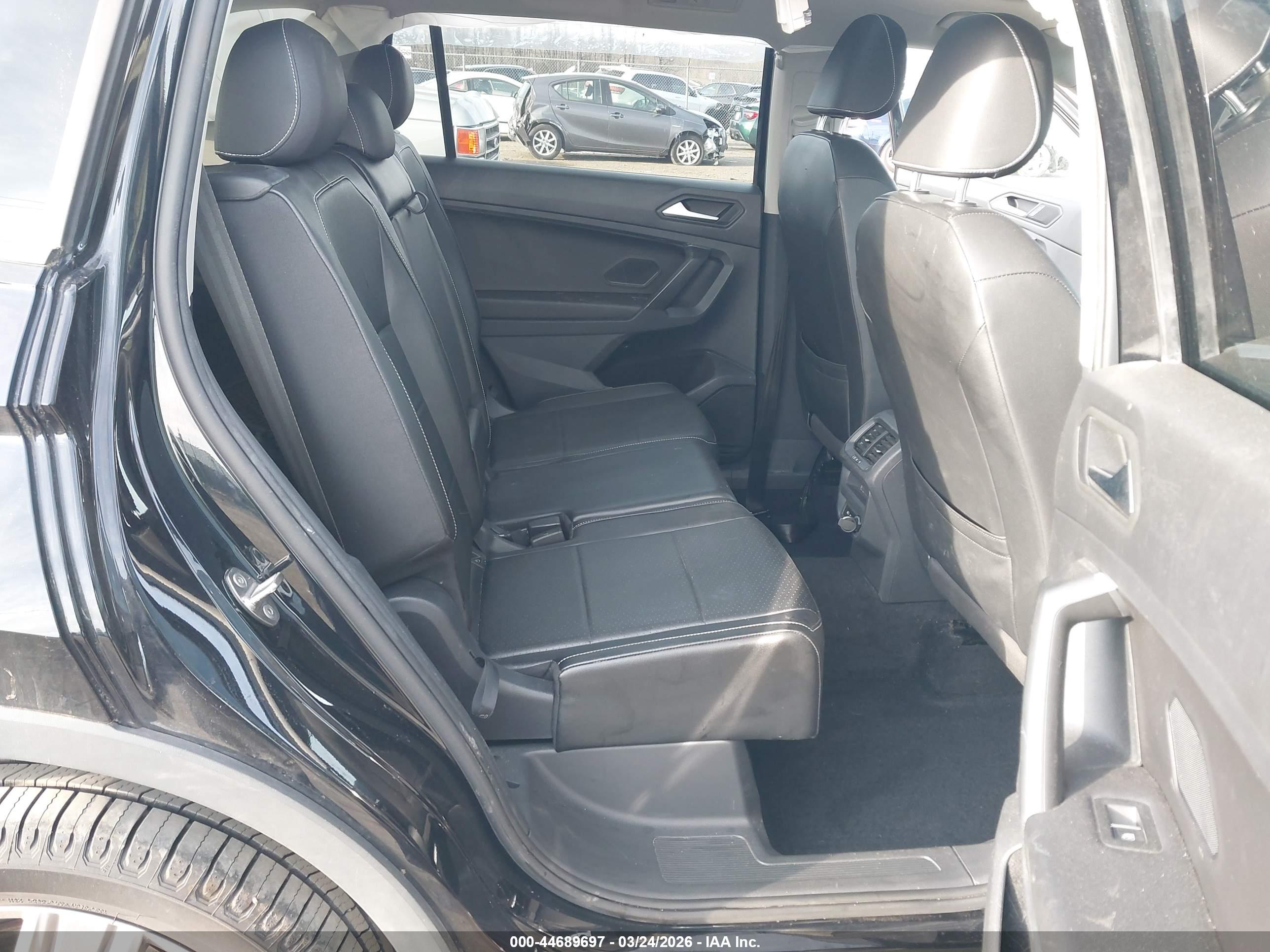 VOLKSWAGEN TIGUAN image 8