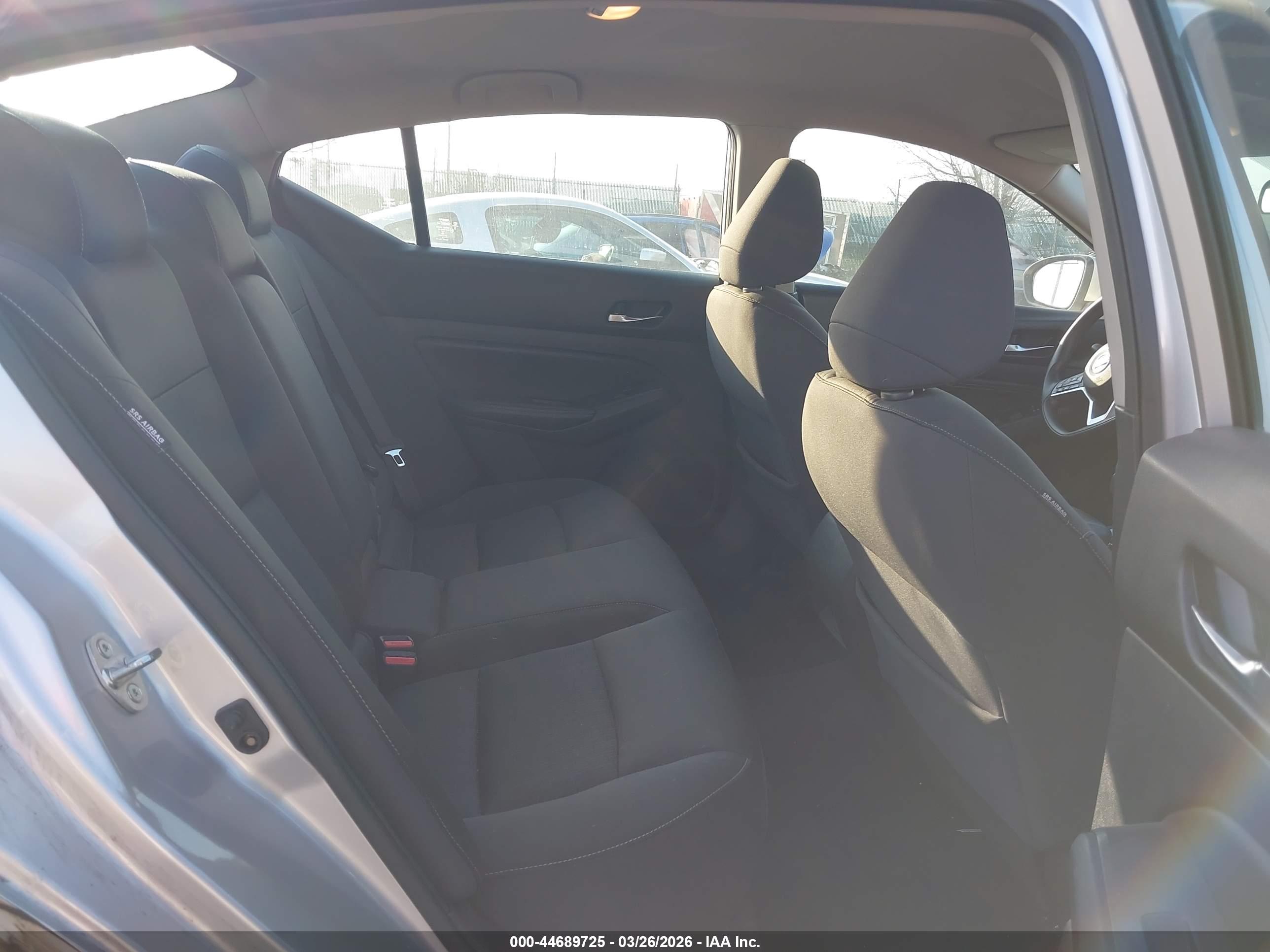 NISSAN ALTIMA image 8