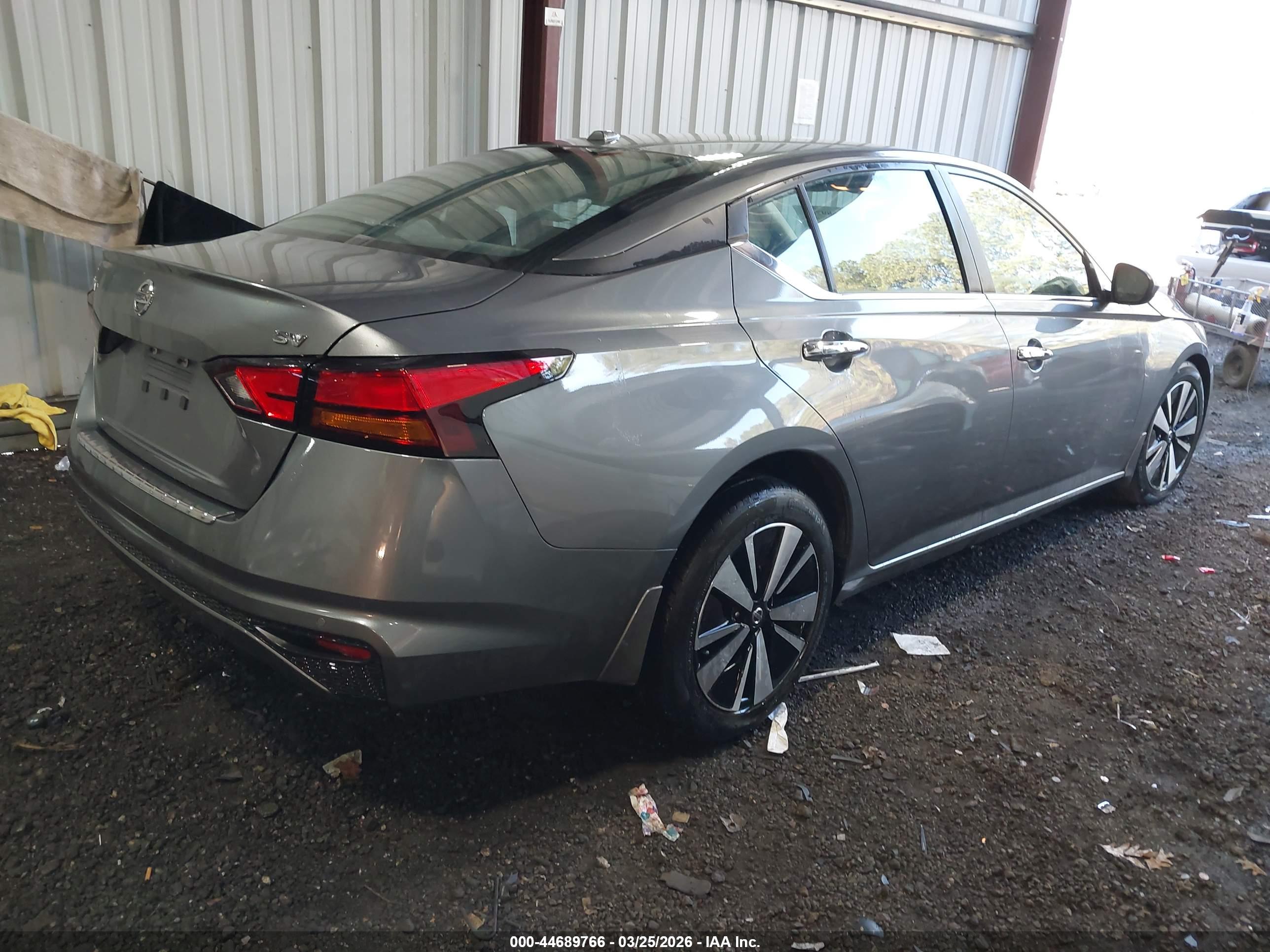 NISSAN ALTIMA image 4