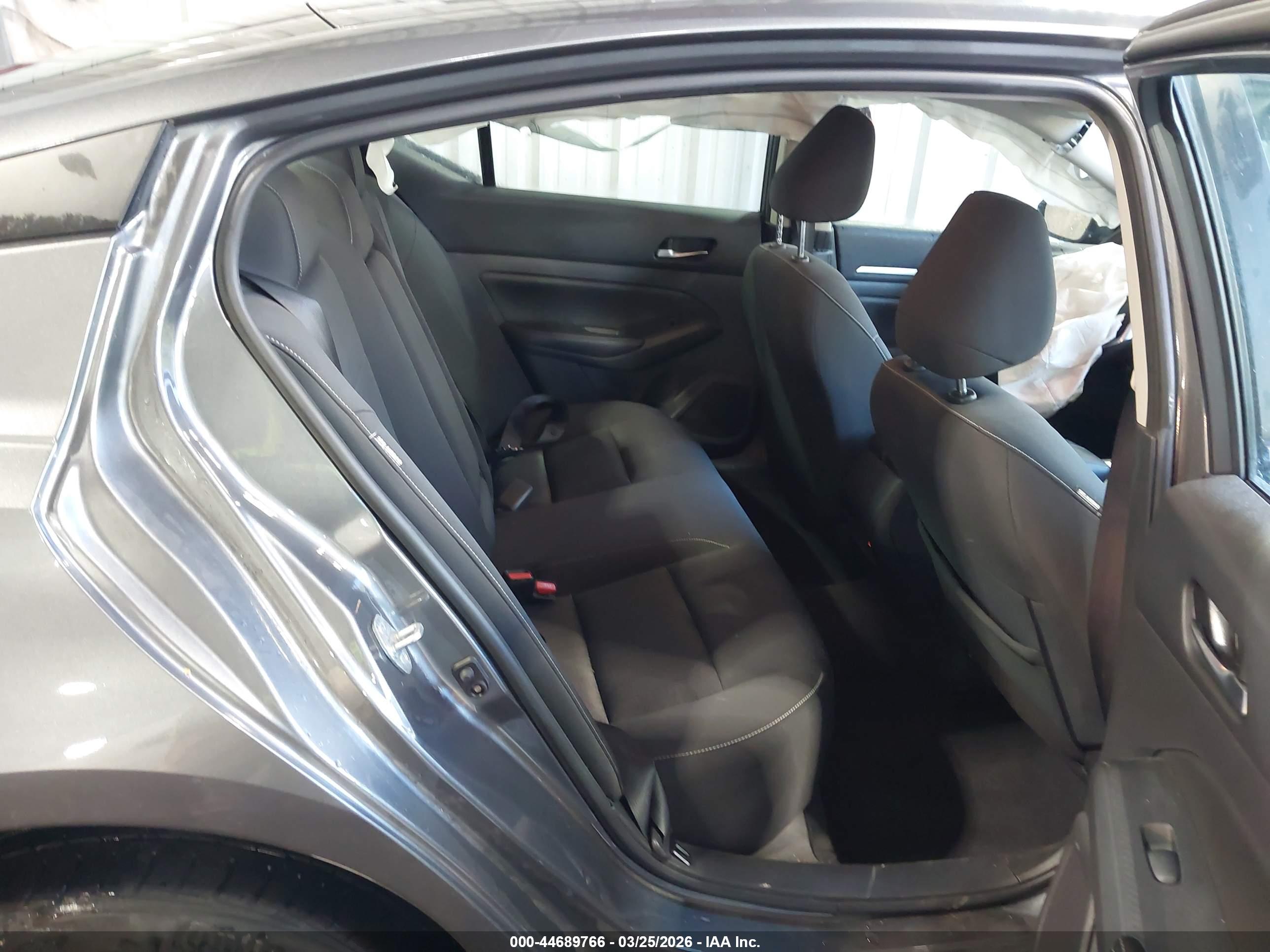 NISSAN ALTIMA image 8