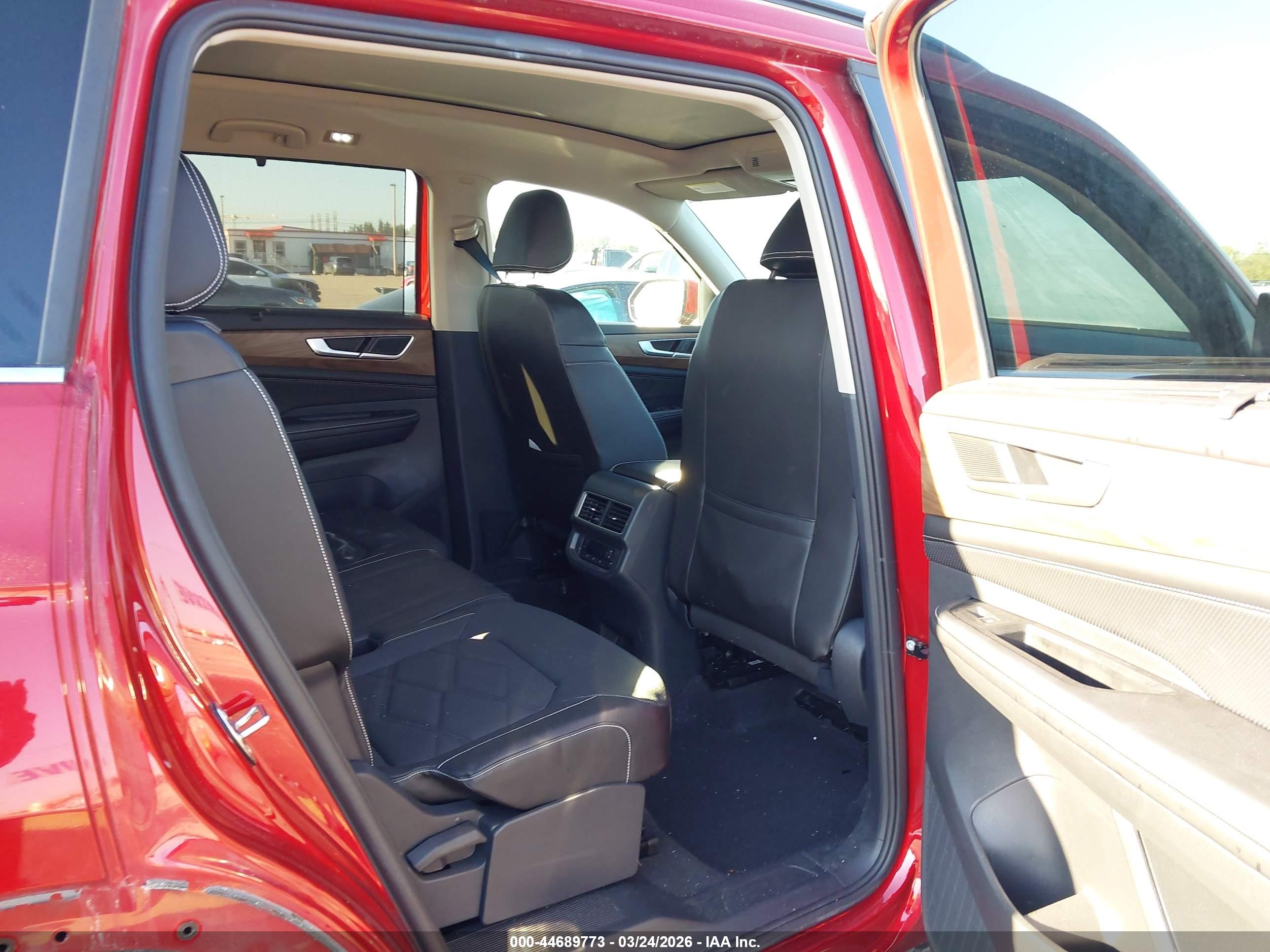 VOLKSWAGEN ATLAS image 8