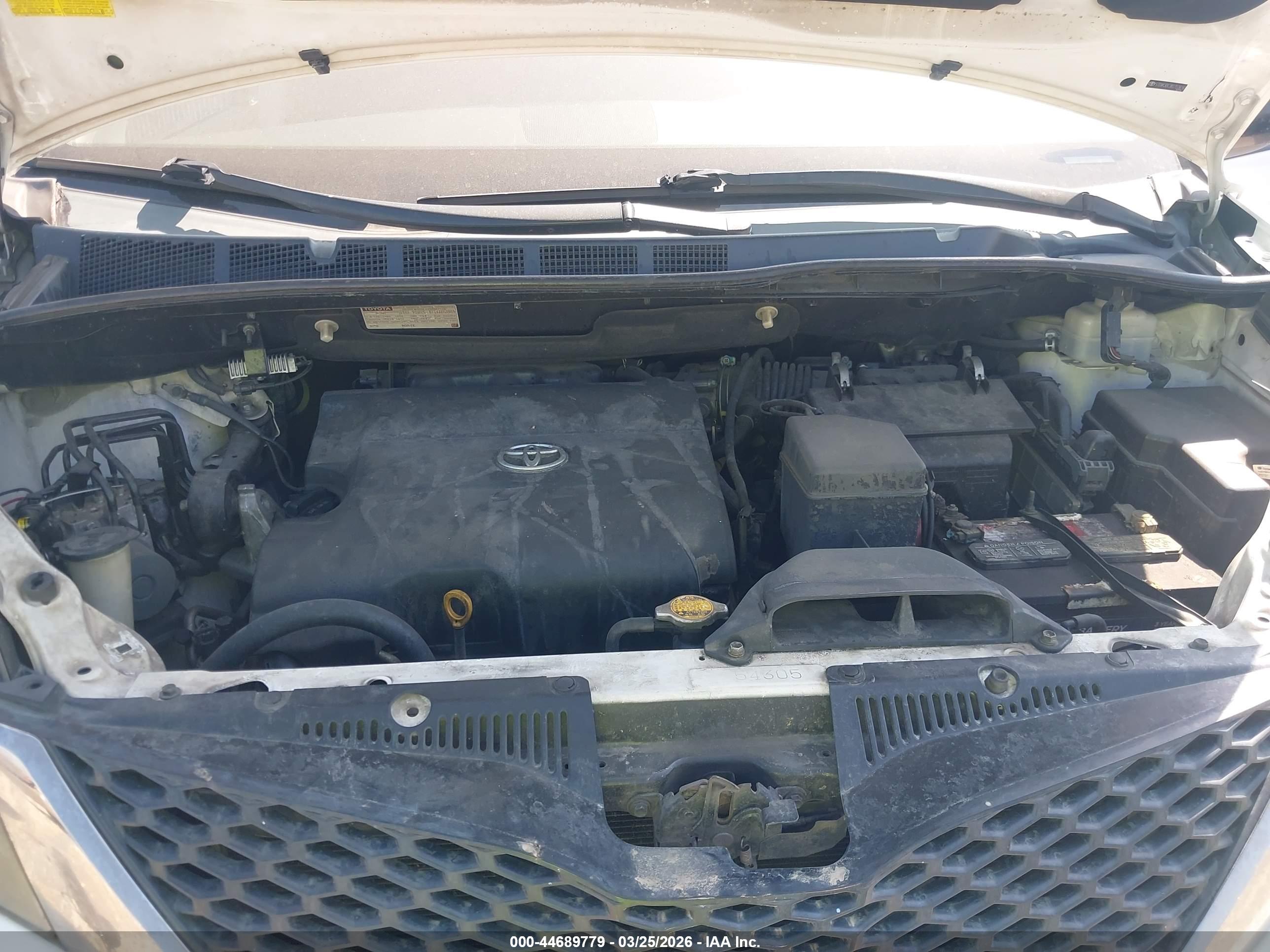 TOYOTA SIENNA image 10