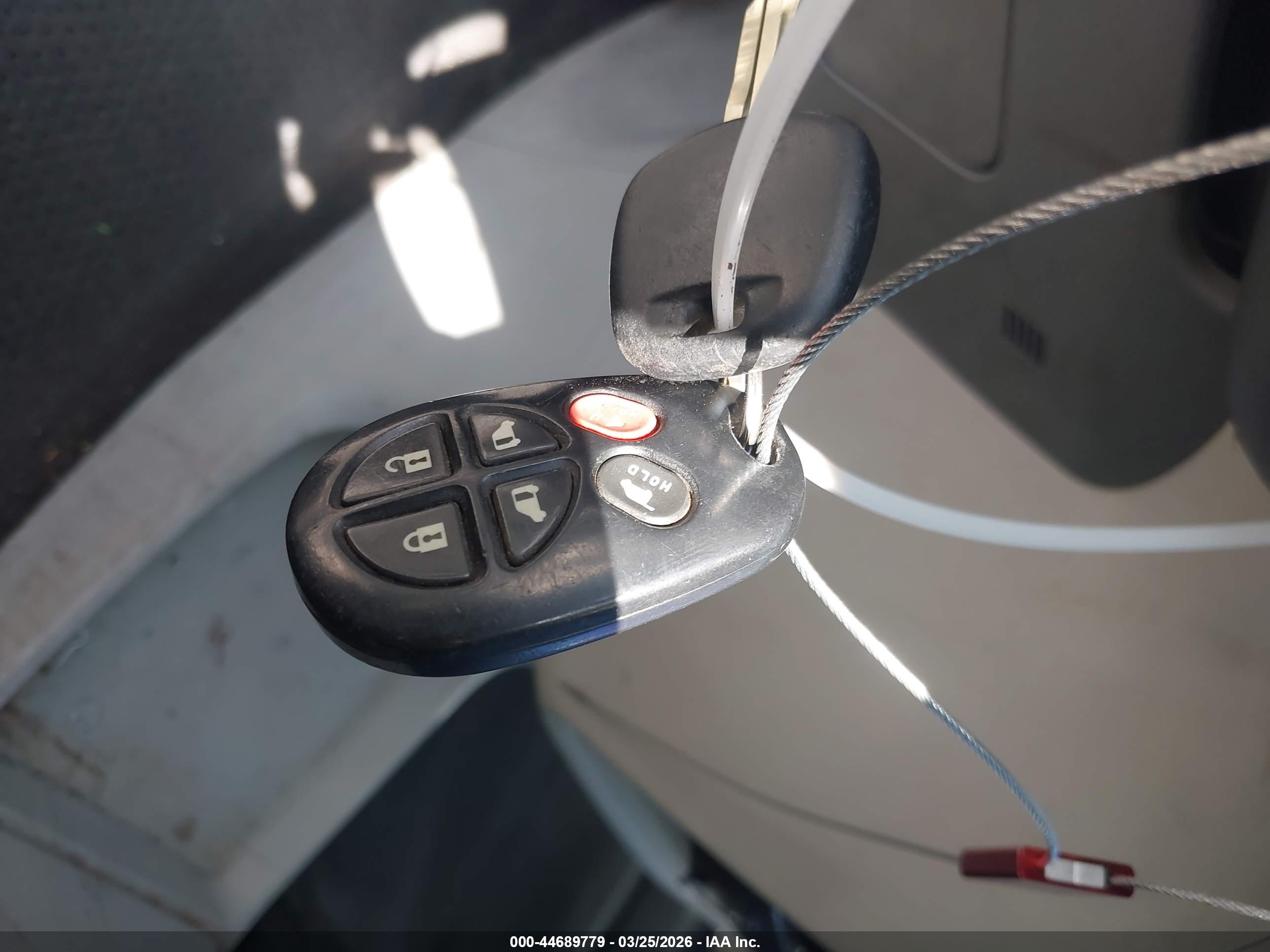 TOYOTA SIENNA image 11