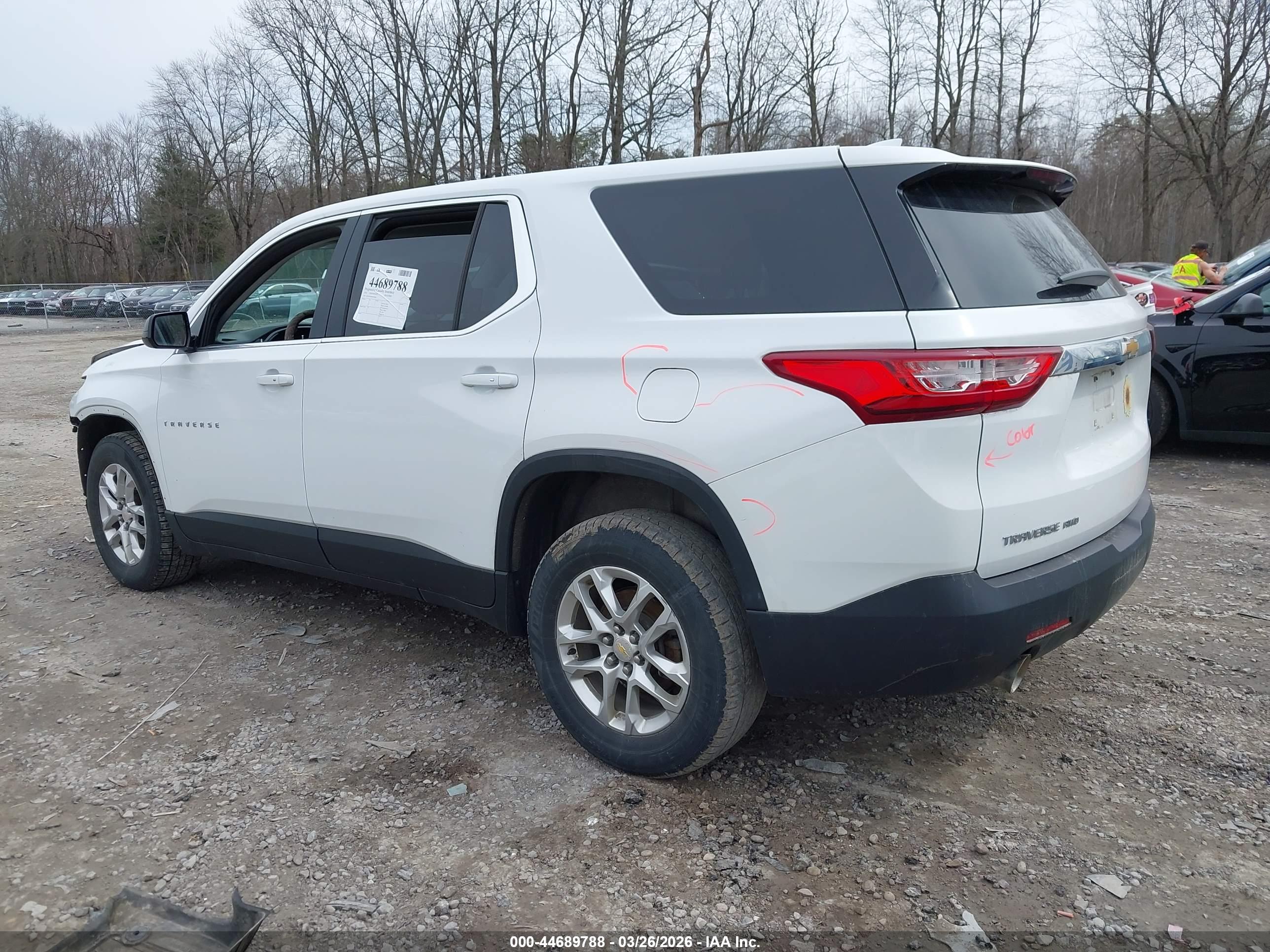 CHEVROLET TRAVERSE image 3