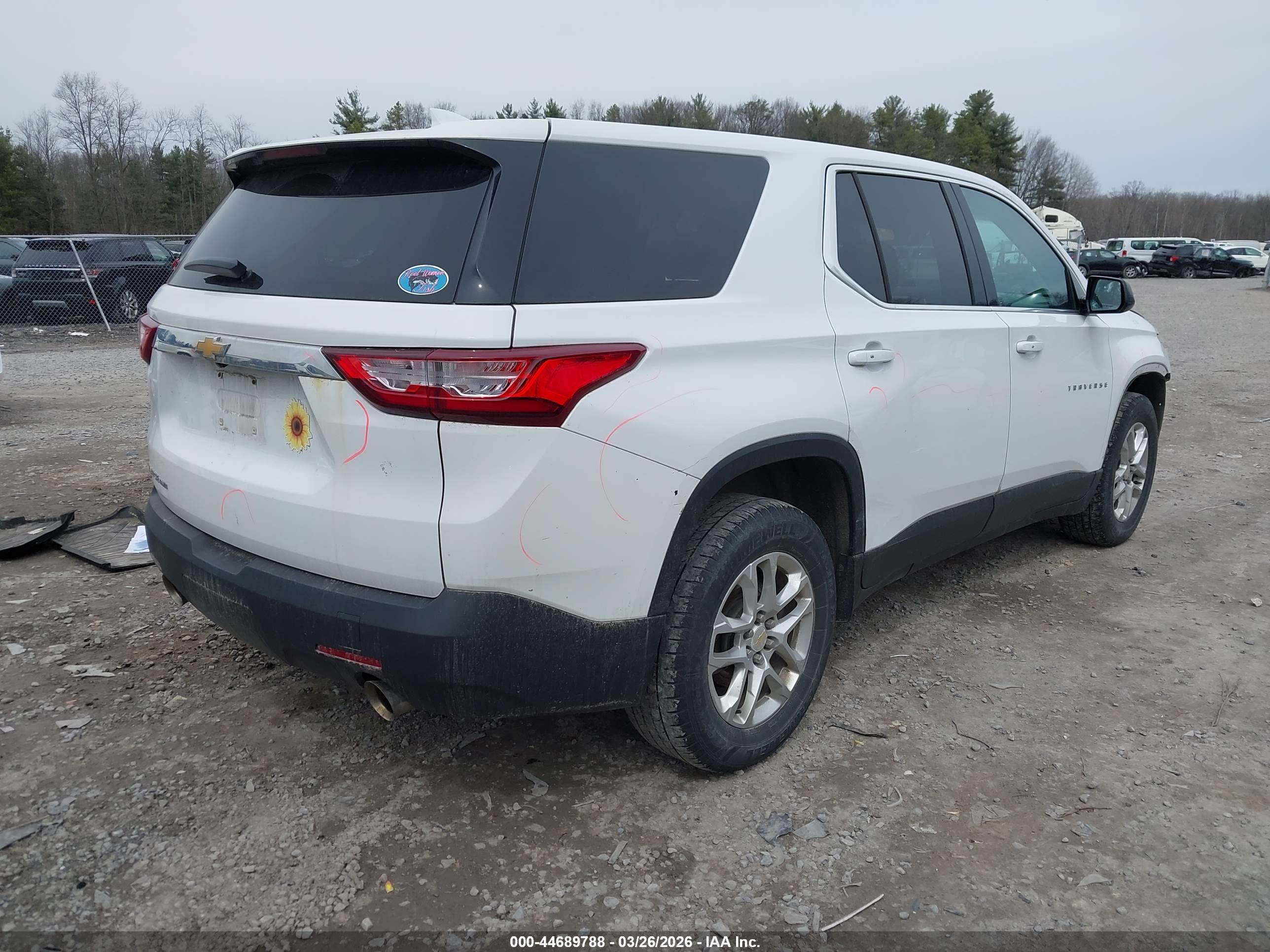 CHEVROLET TRAVERSE image 4